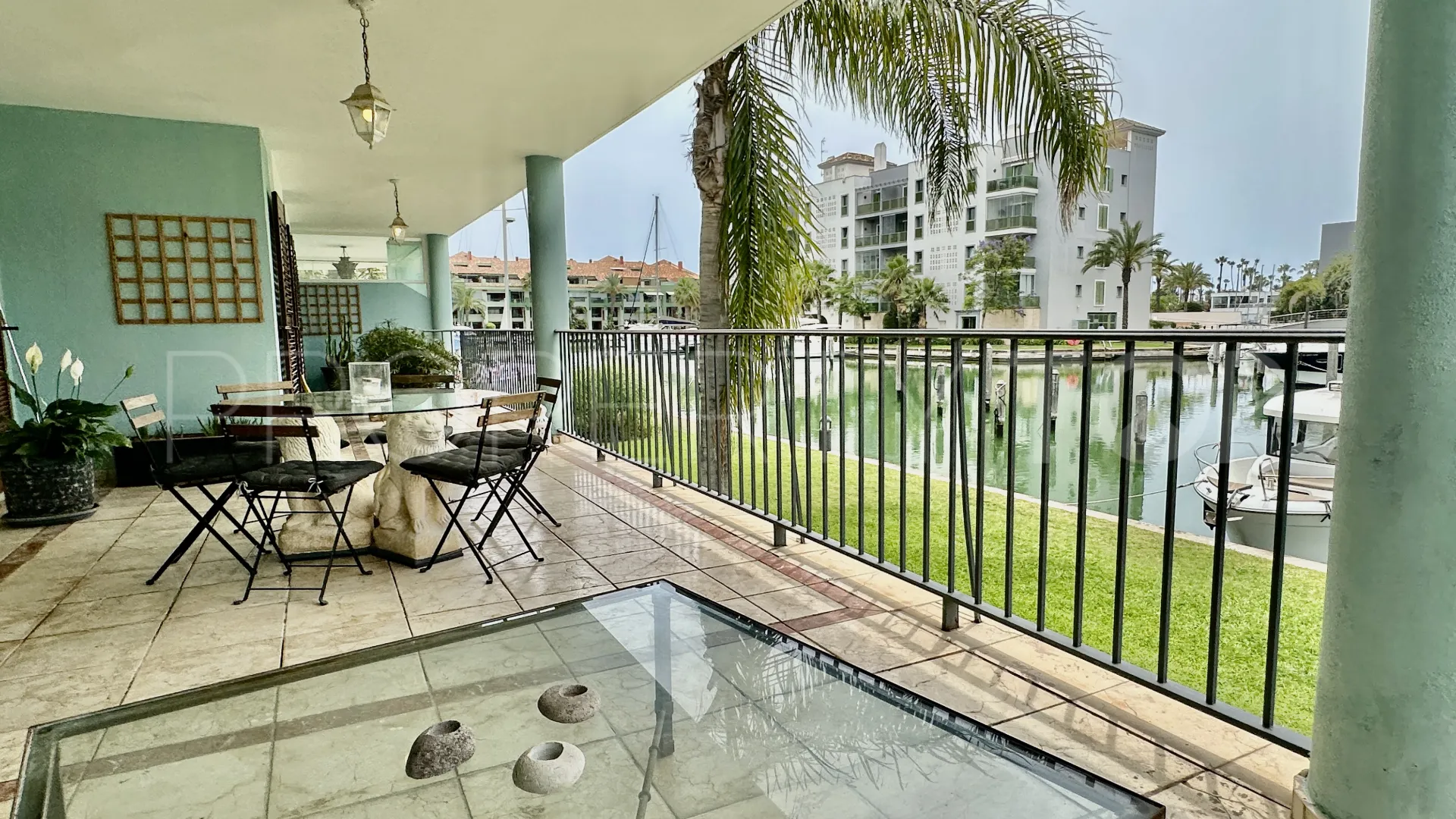 For sale 3 bedrooms ground floor apartment in Isla Carey