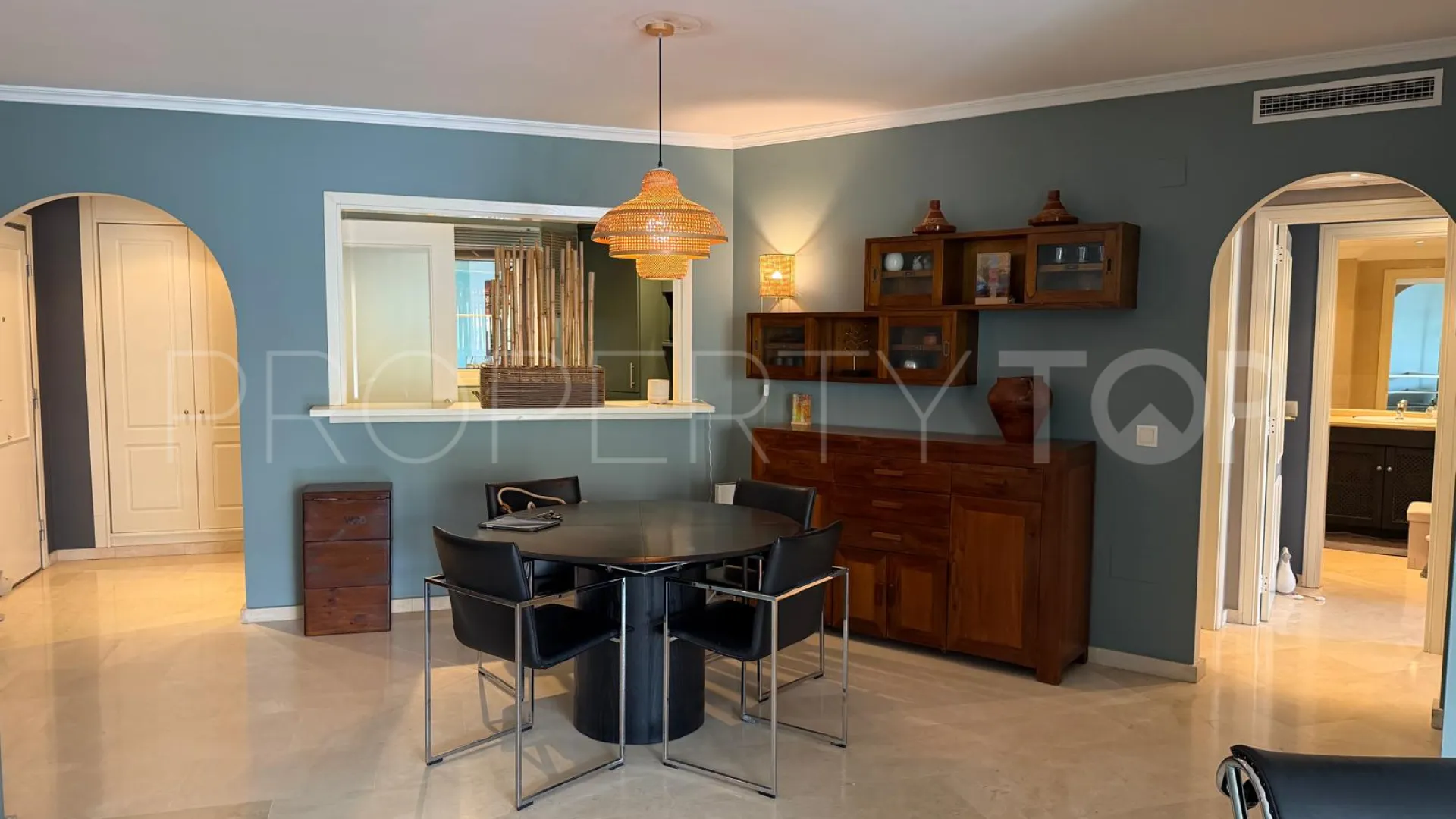 For sale 3 bedrooms ground floor apartment in Isla Carey