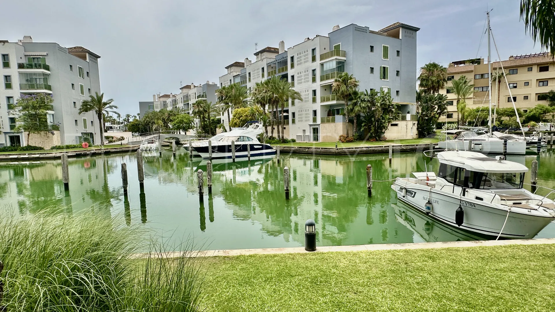 For sale 3 bedrooms ground floor apartment in Isla Carey