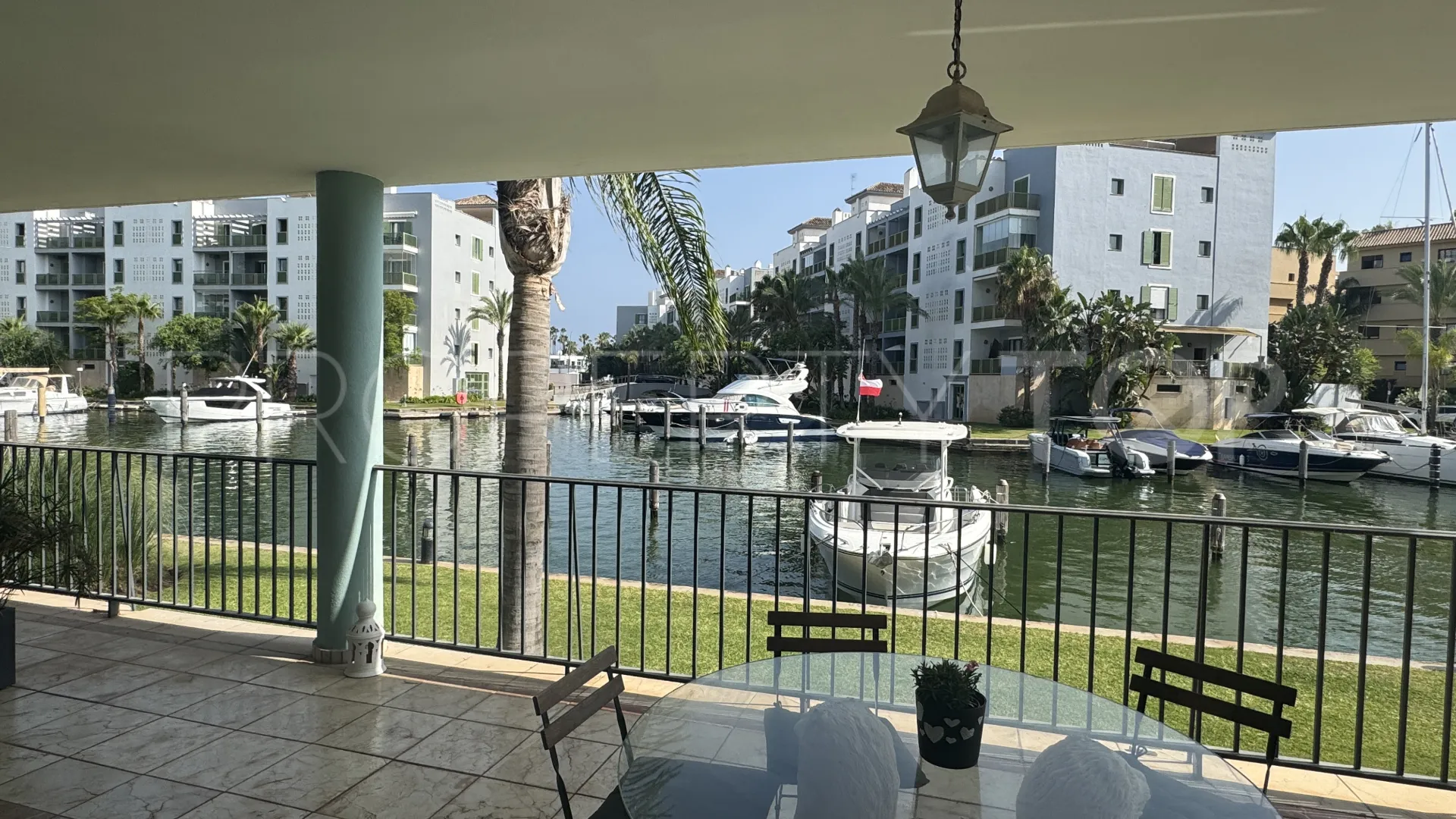 For sale 3 bedrooms ground floor apartment in Isla Carey