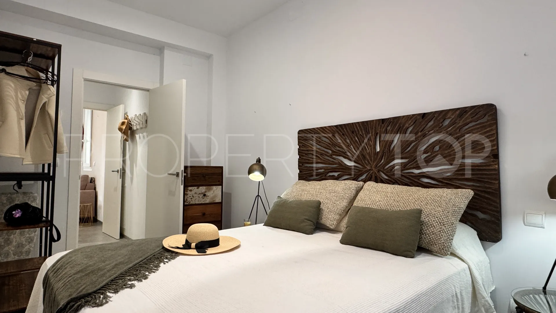 Buy ground floor duplex with 3 bedrooms in Estepona