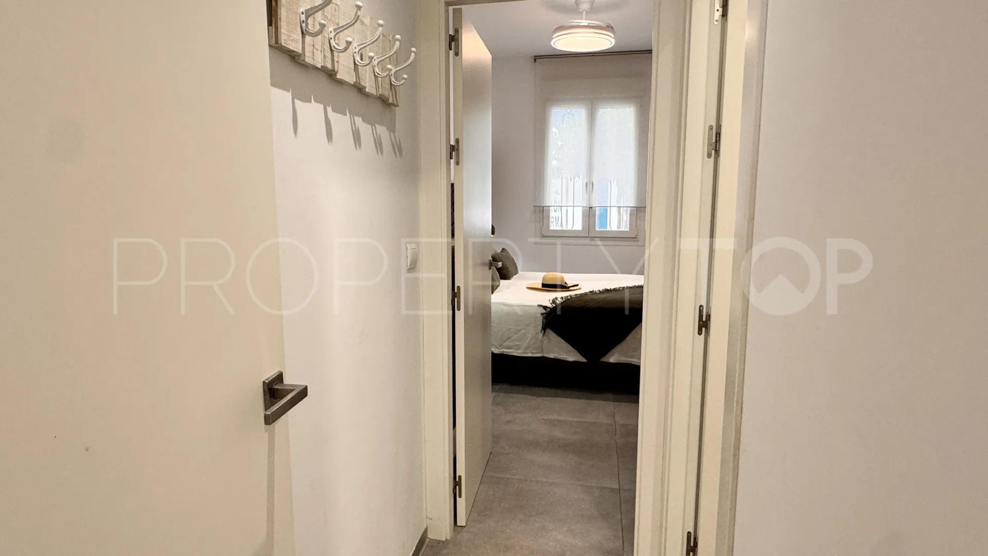 Buy ground floor duplex with 3 bedrooms in Estepona