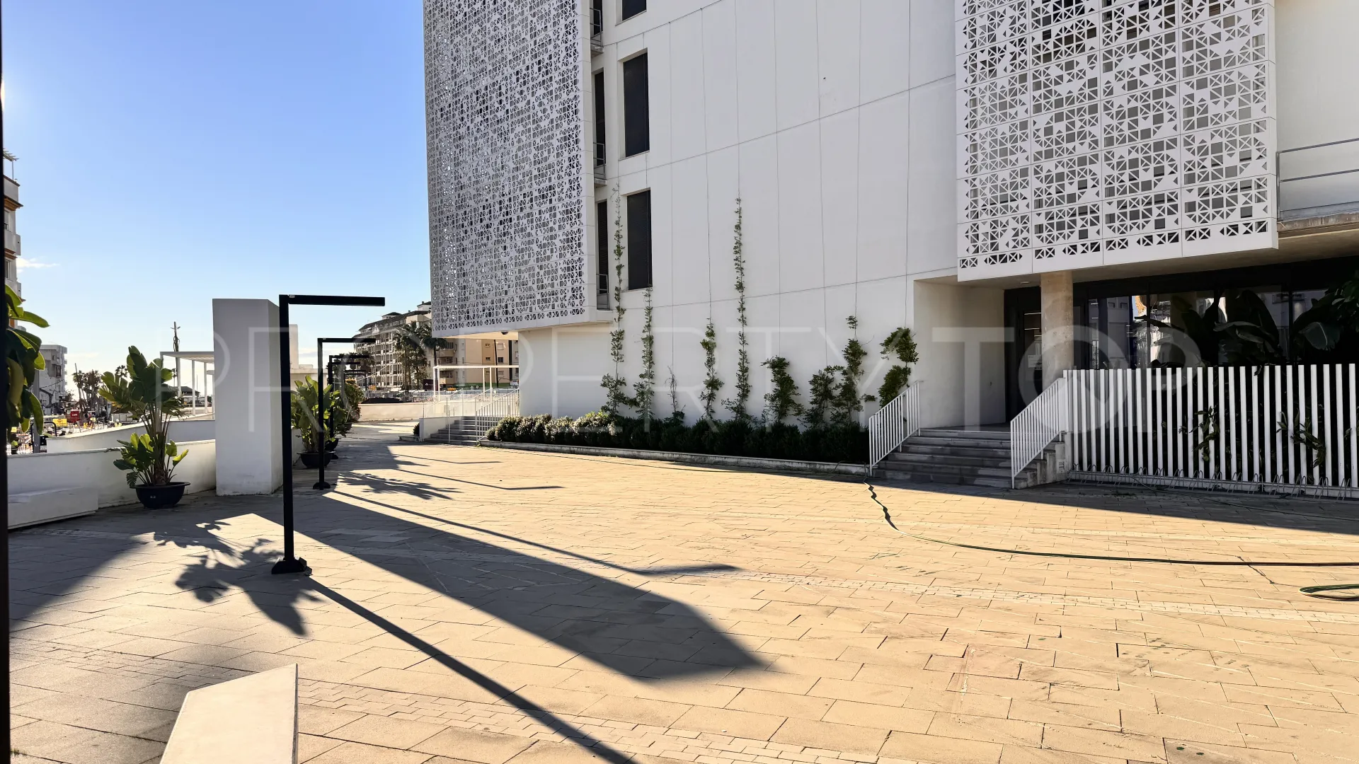 Buy ground floor duplex with 3 bedrooms in Estepona