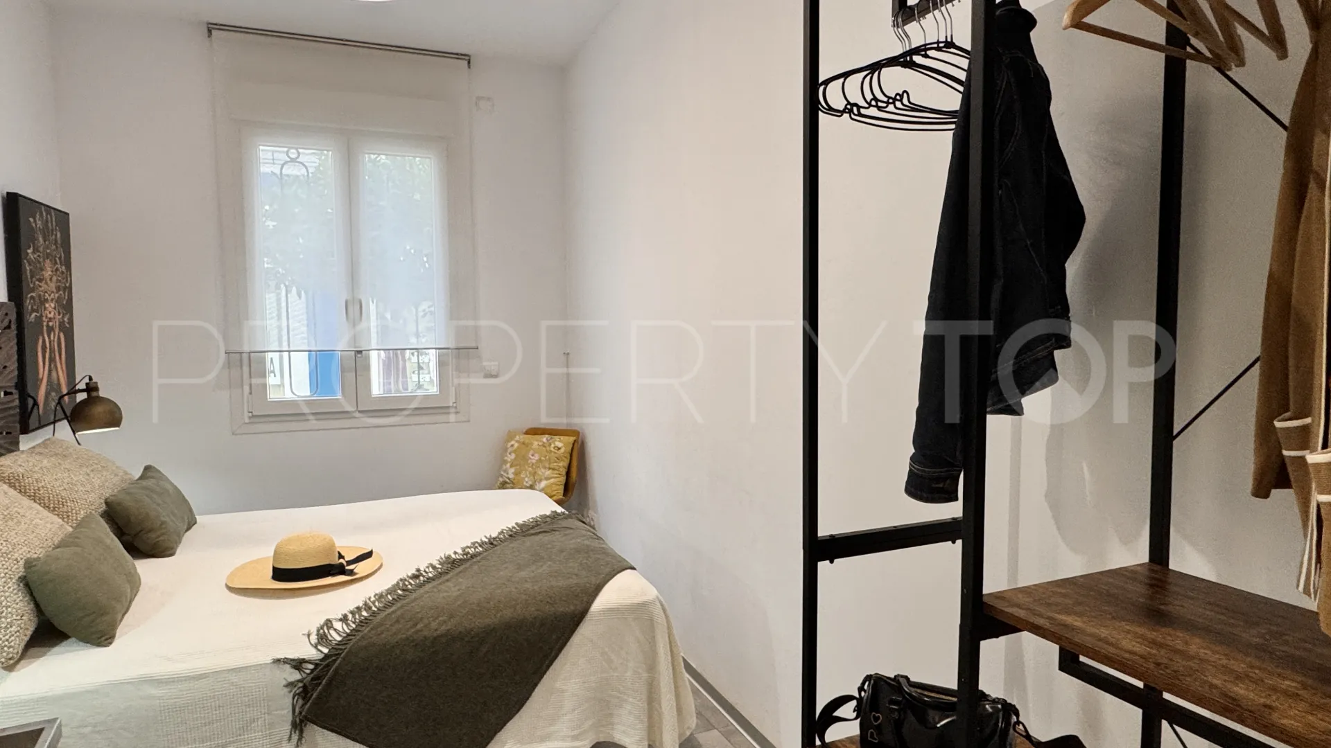 Buy ground floor duplex with 3 bedrooms in Estepona