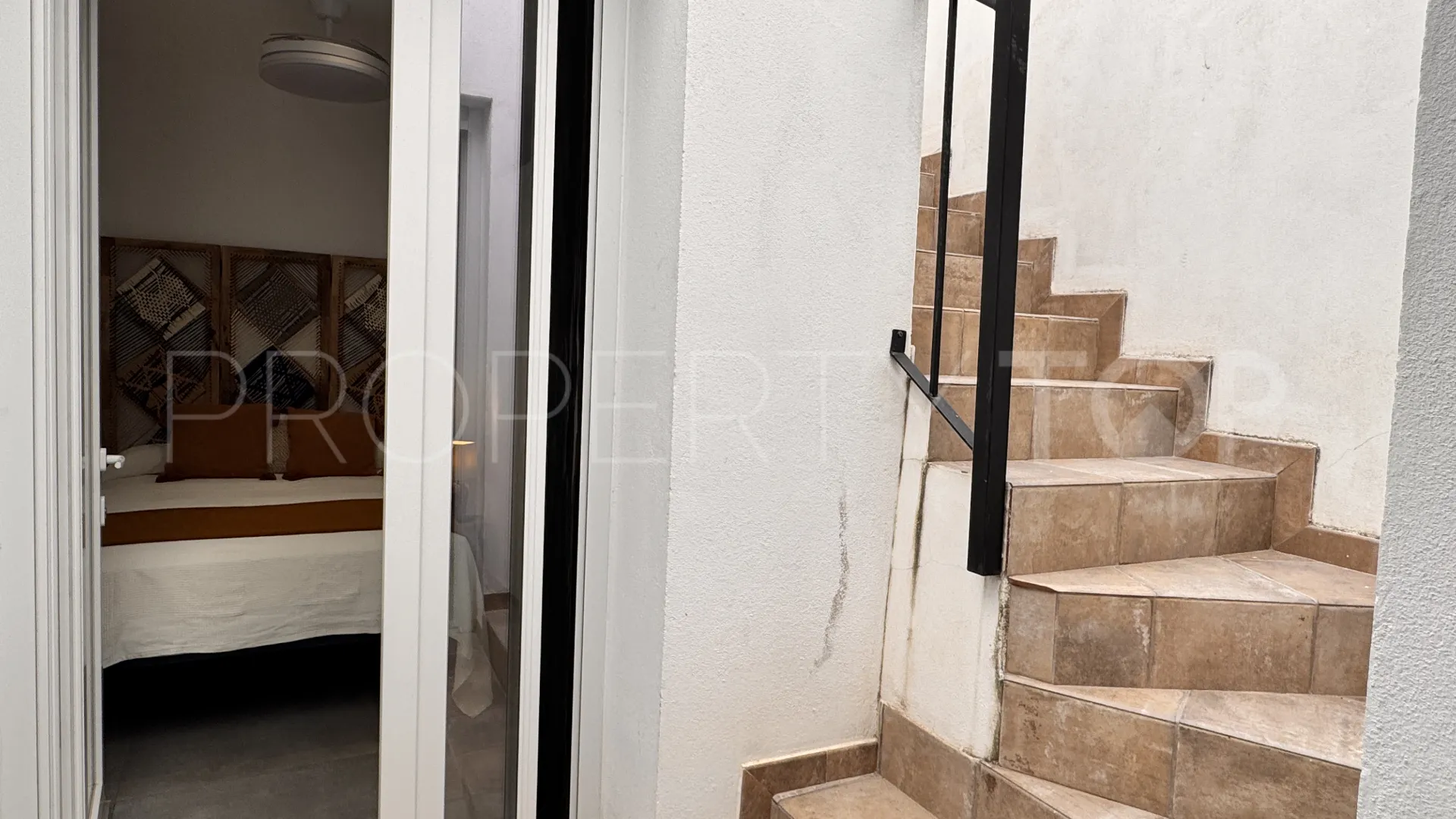 Buy ground floor duplex with 3 bedrooms in Estepona