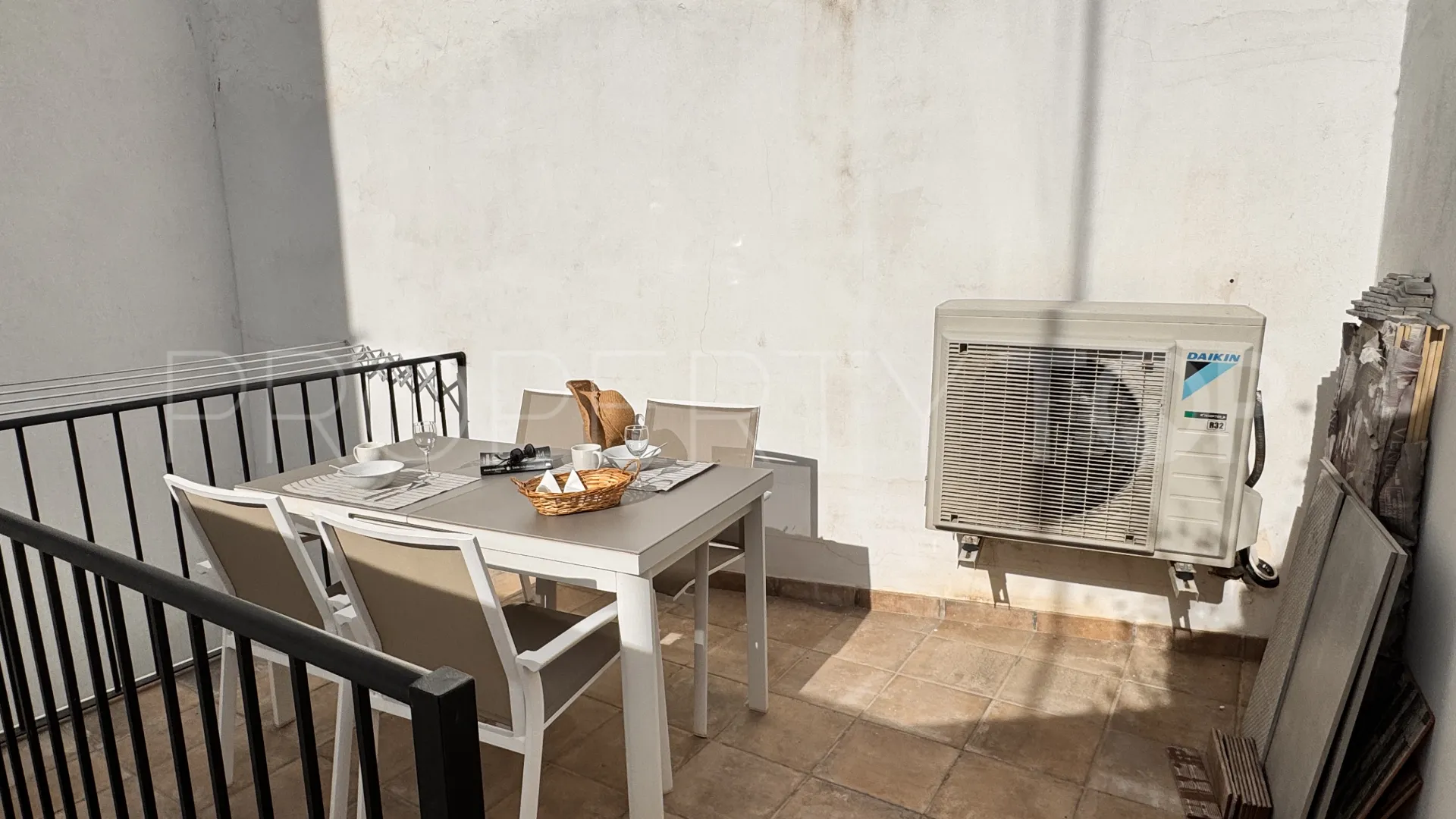 Buy ground floor duplex with 3 bedrooms in Estepona