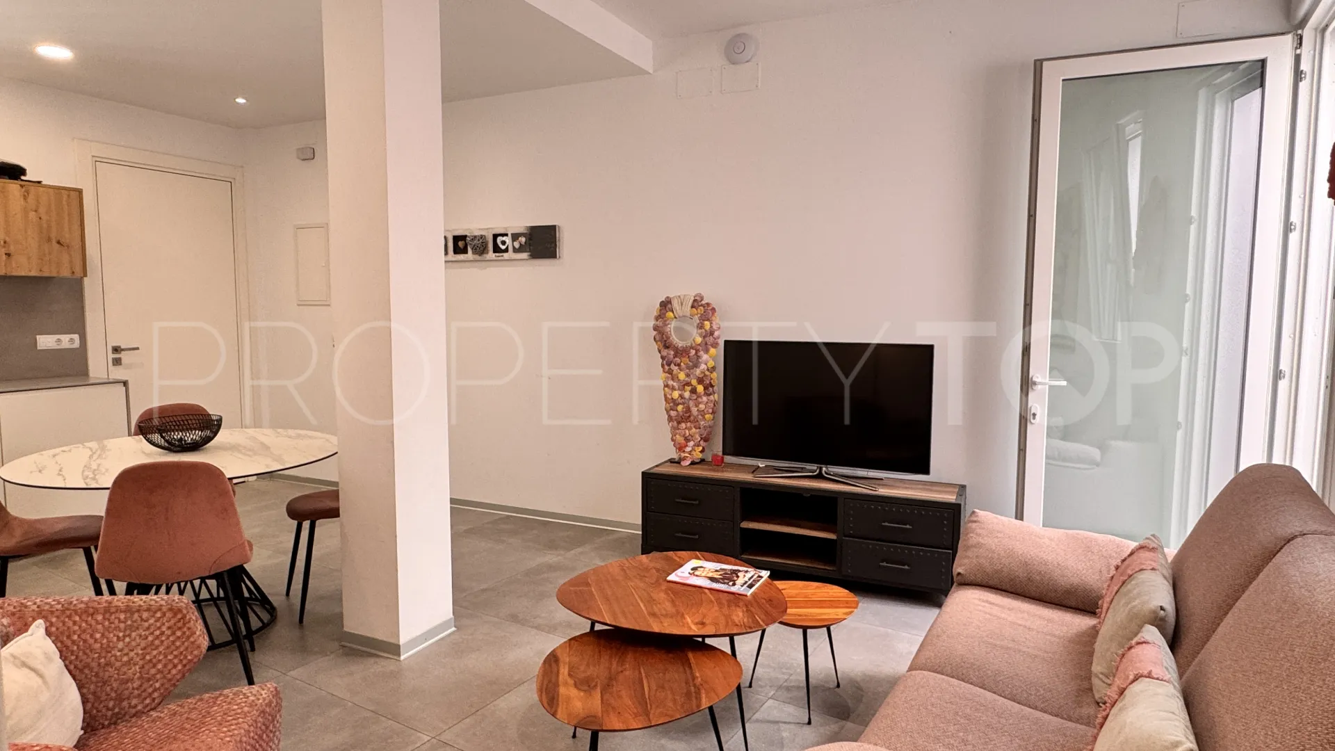 Buy ground floor duplex with 3 bedrooms in Estepona