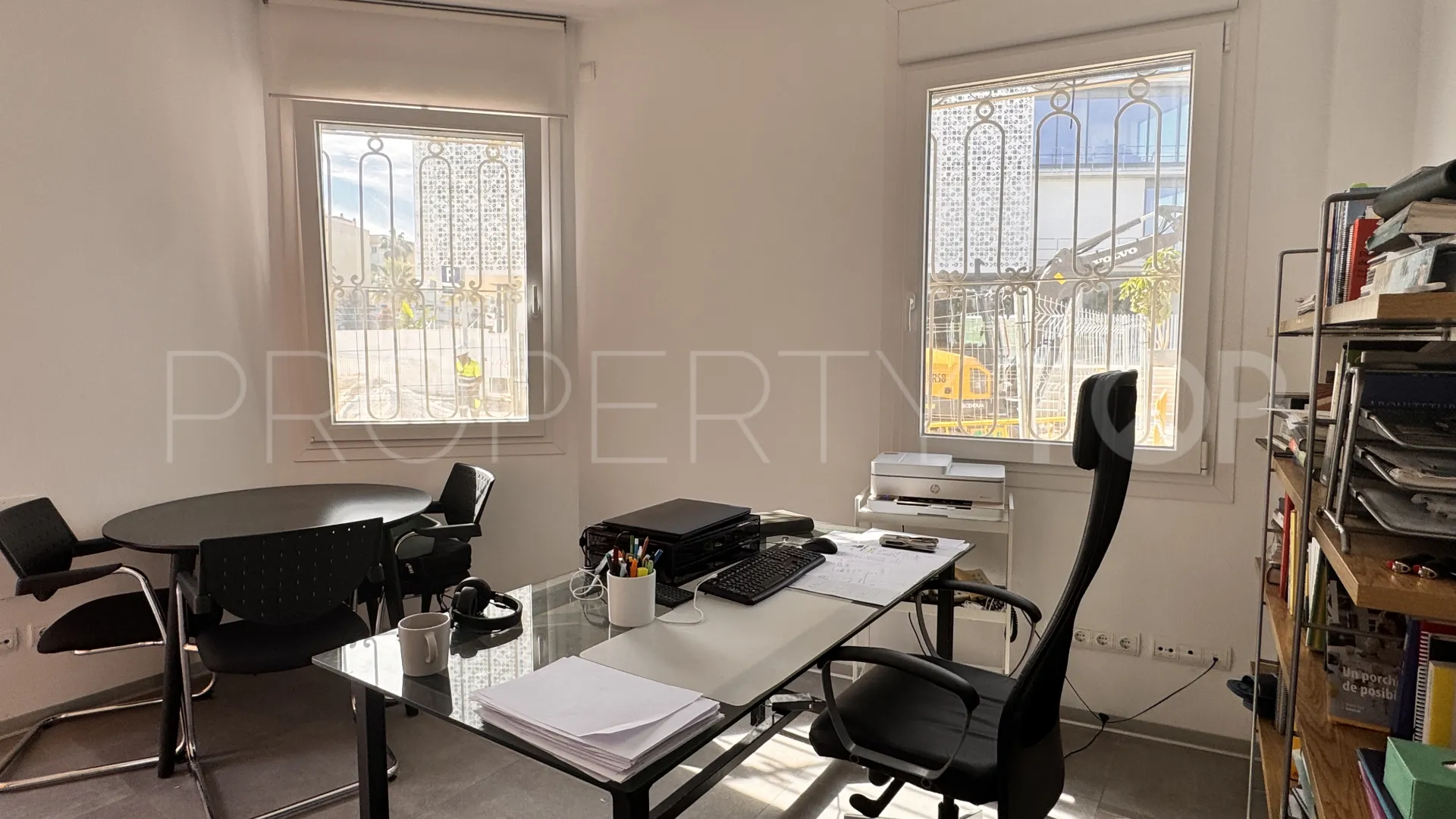 Buy ground floor duplex with 3 bedrooms in Estepona
