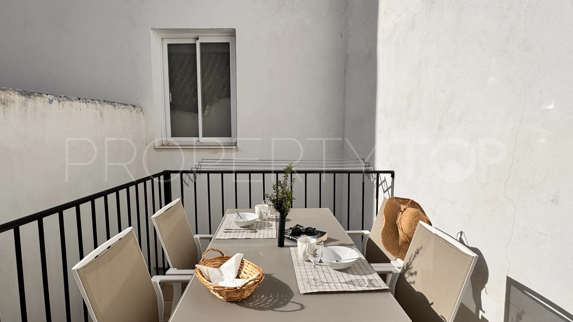 Buy ground floor duplex with 3 bedrooms in Estepona