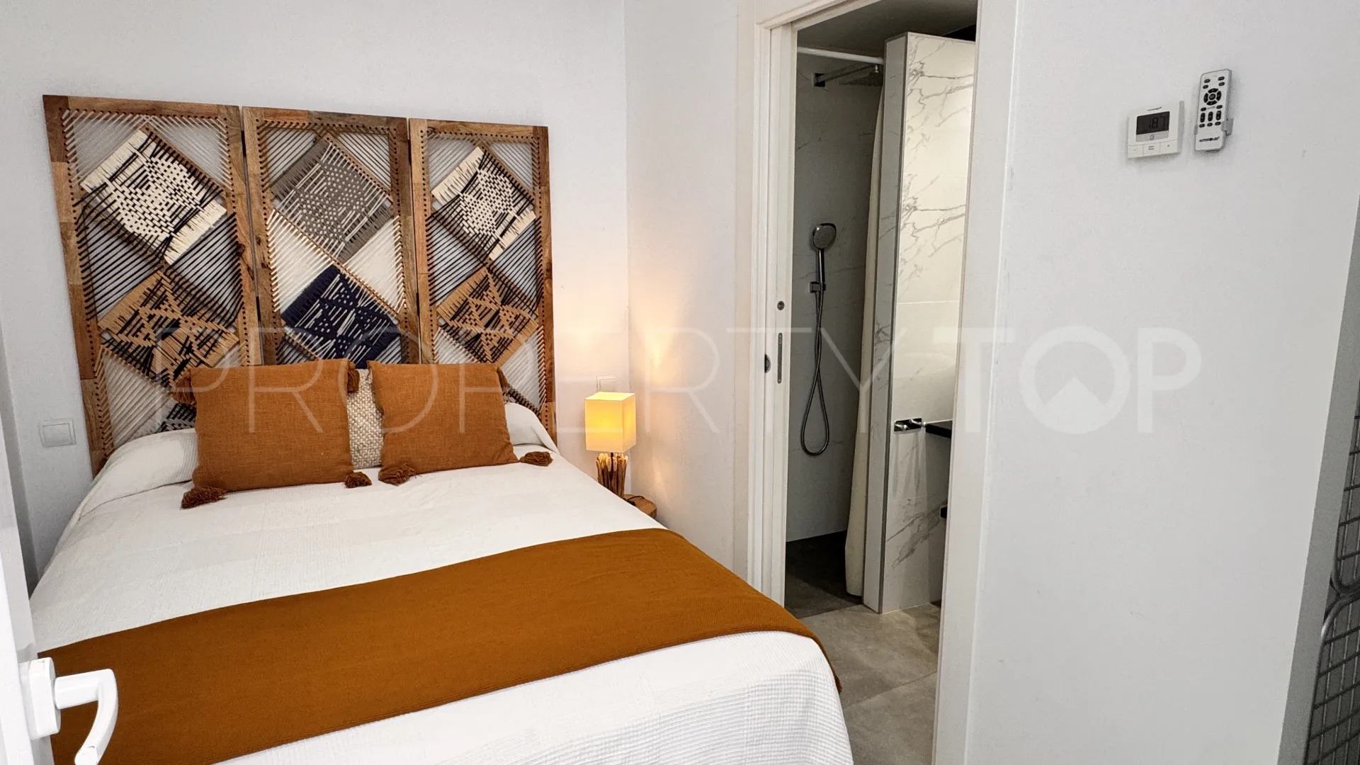 Buy ground floor duplex with 3 bedrooms in Estepona