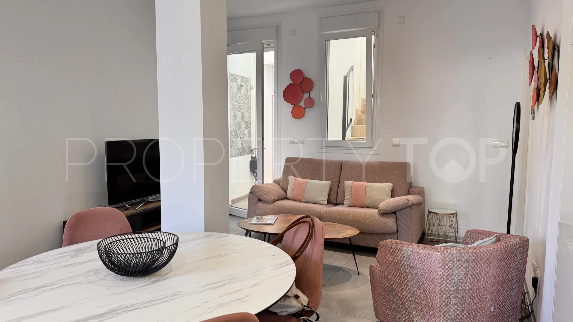 Buy ground floor duplex with 3 bedrooms in Estepona