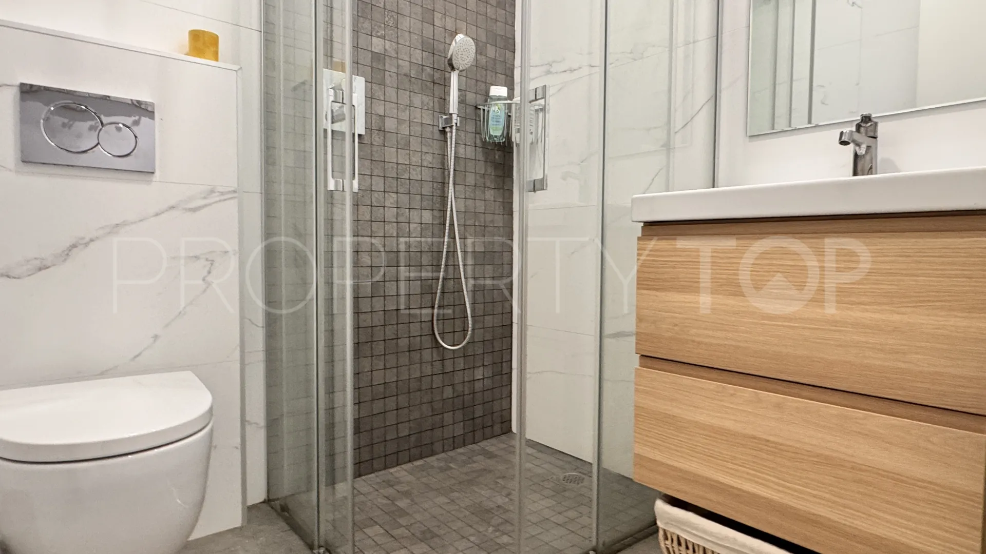 Buy ground floor duplex with 3 bedrooms in Estepona