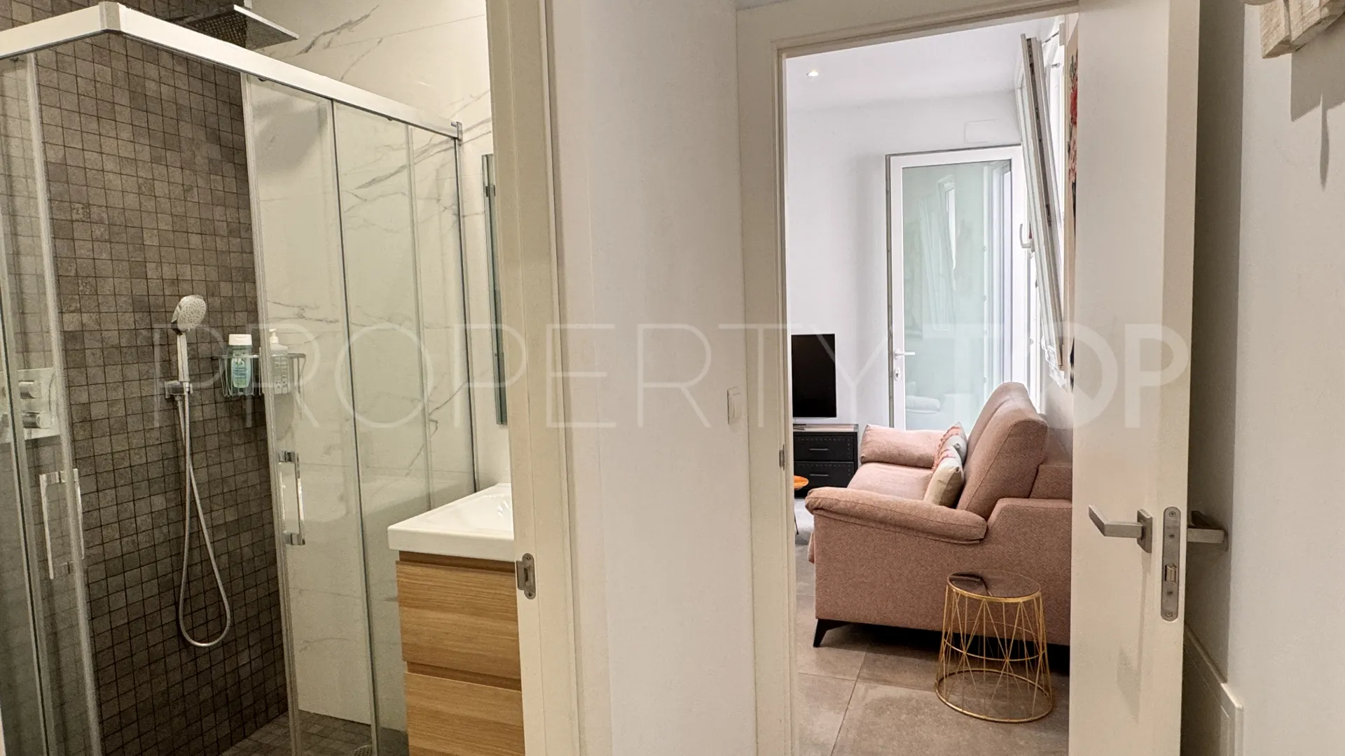 Buy ground floor duplex with 3 bedrooms in Estepona