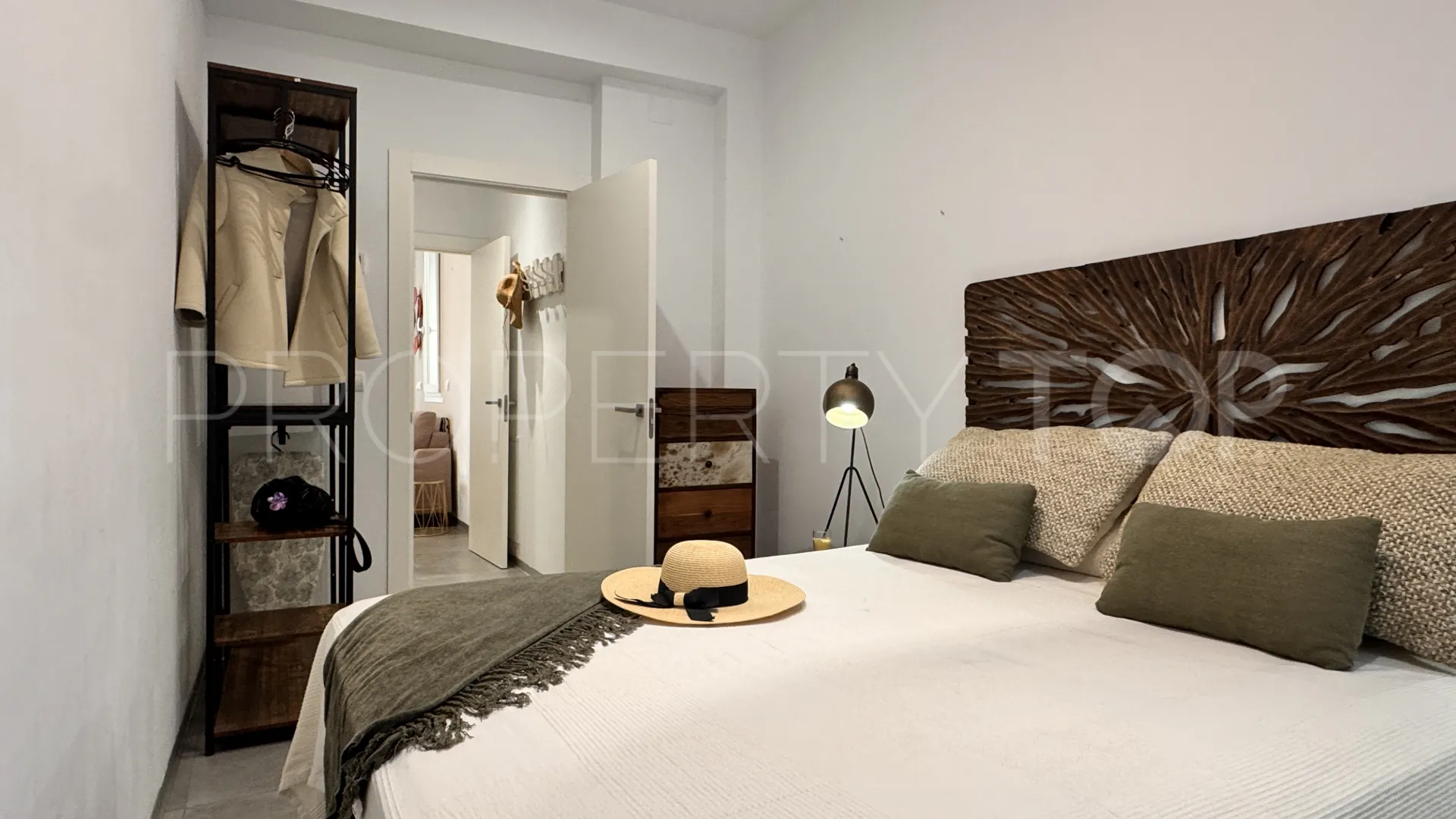 Buy ground floor duplex with 3 bedrooms in Estepona