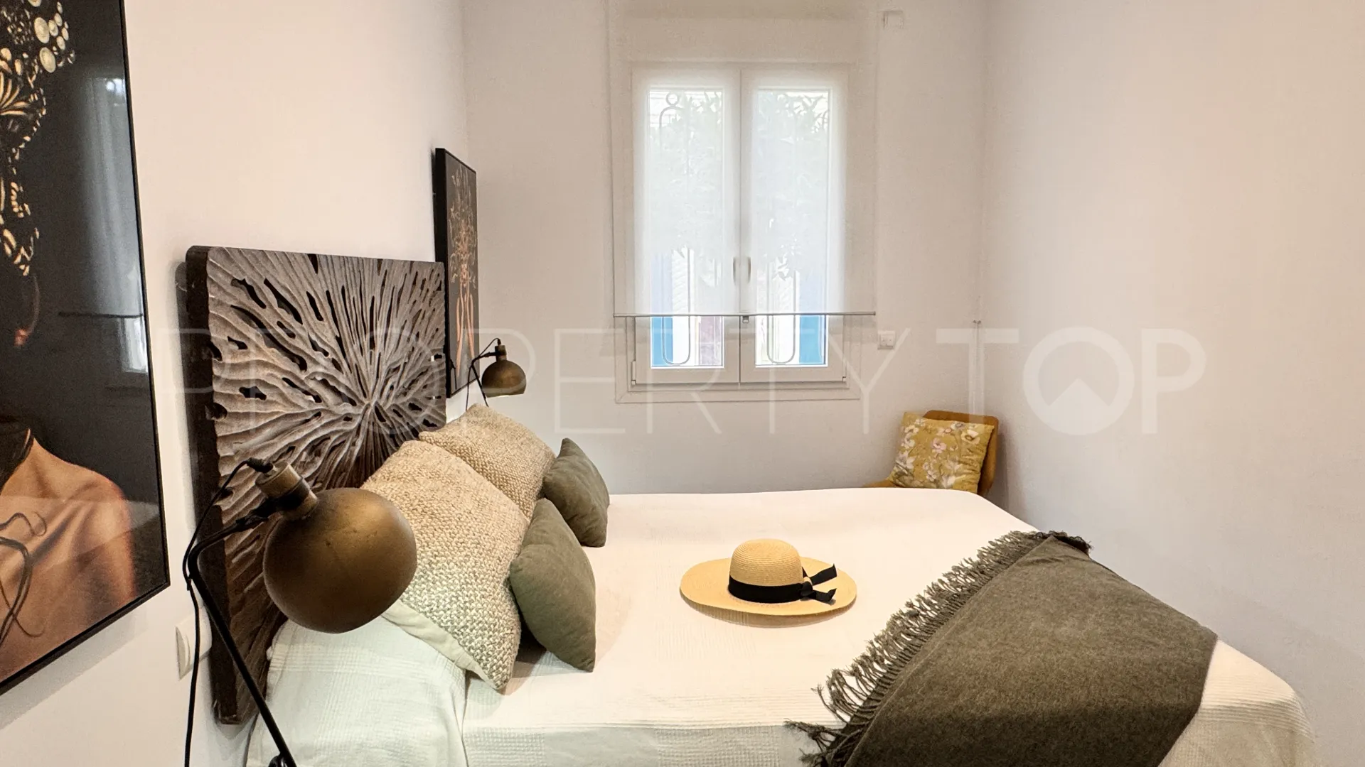Buy ground floor duplex with 3 bedrooms in Estepona