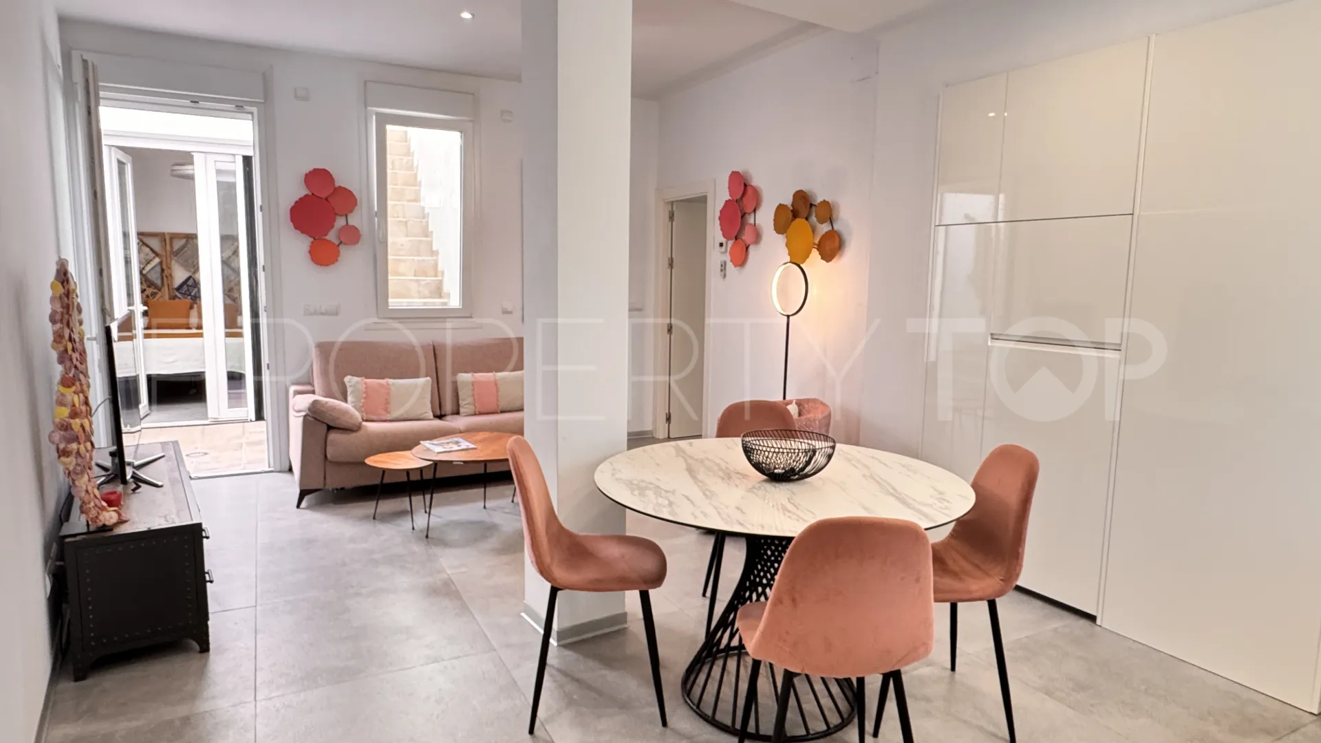 Buy ground floor duplex with 3 bedrooms in Estepona