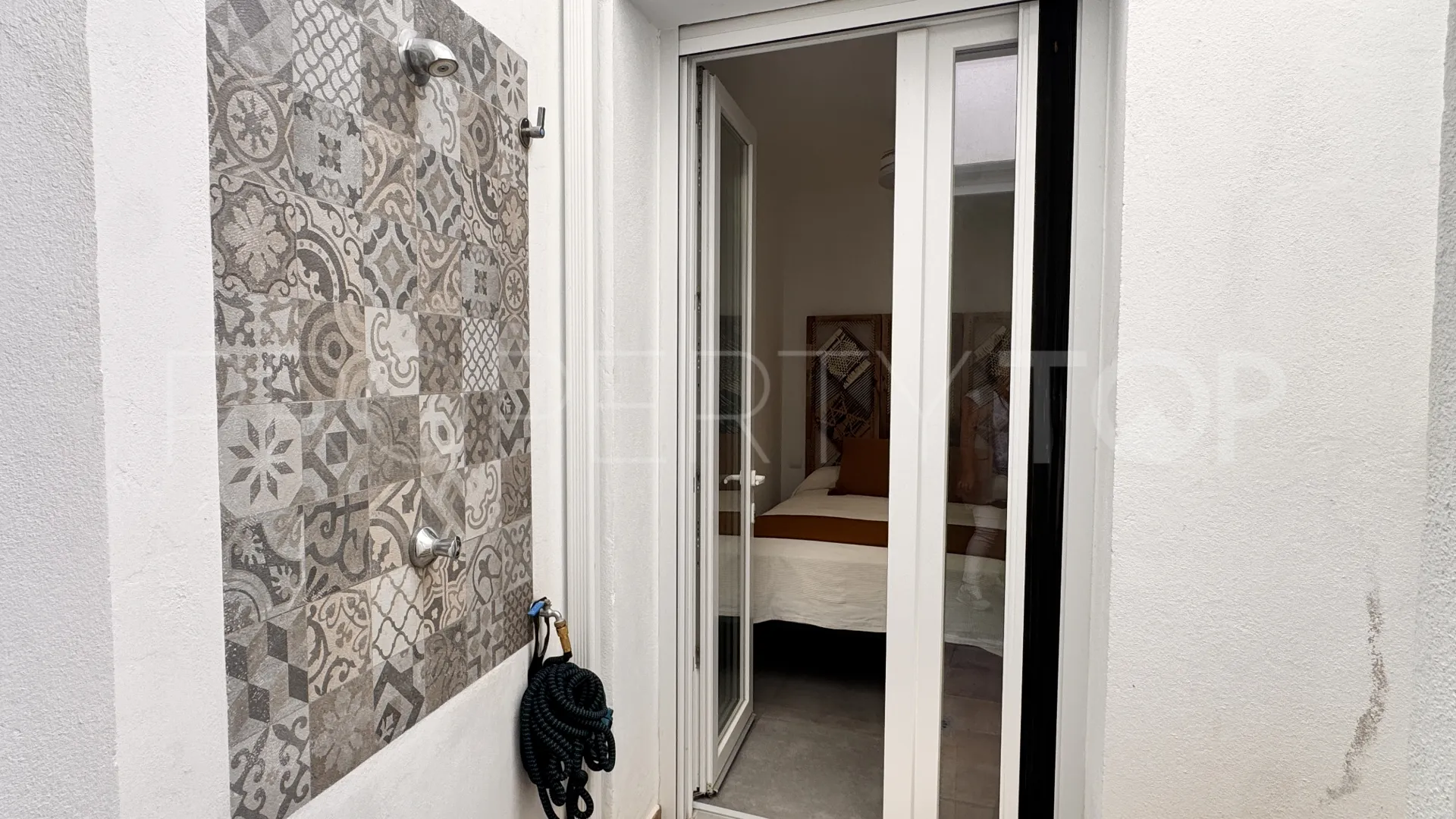 Buy ground floor duplex with 3 bedrooms in Estepona