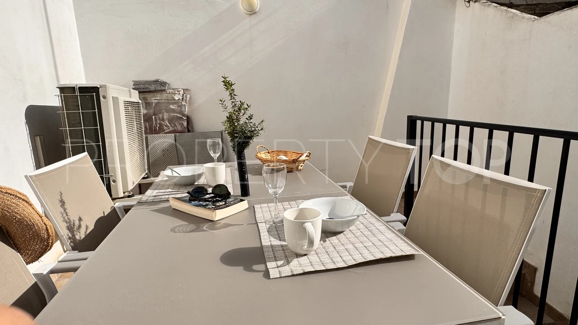 Buy ground floor duplex with 3 bedrooms in Estepona