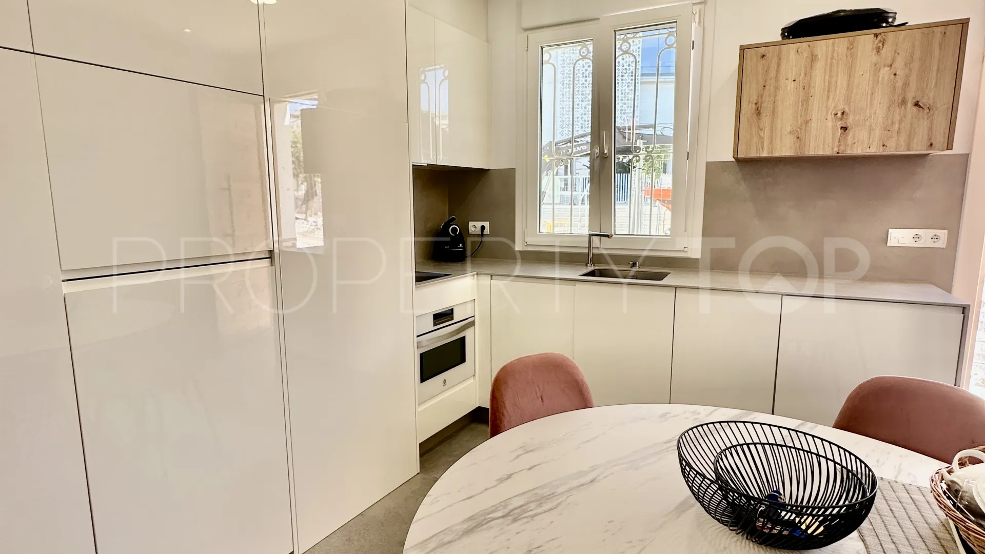 Buy ground floor duplex with 3 bedrooms in Estepona