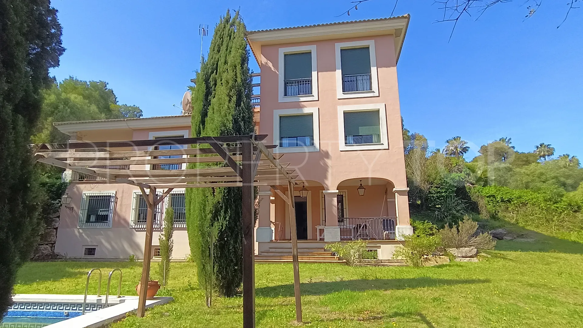 For sale villa in Zona F