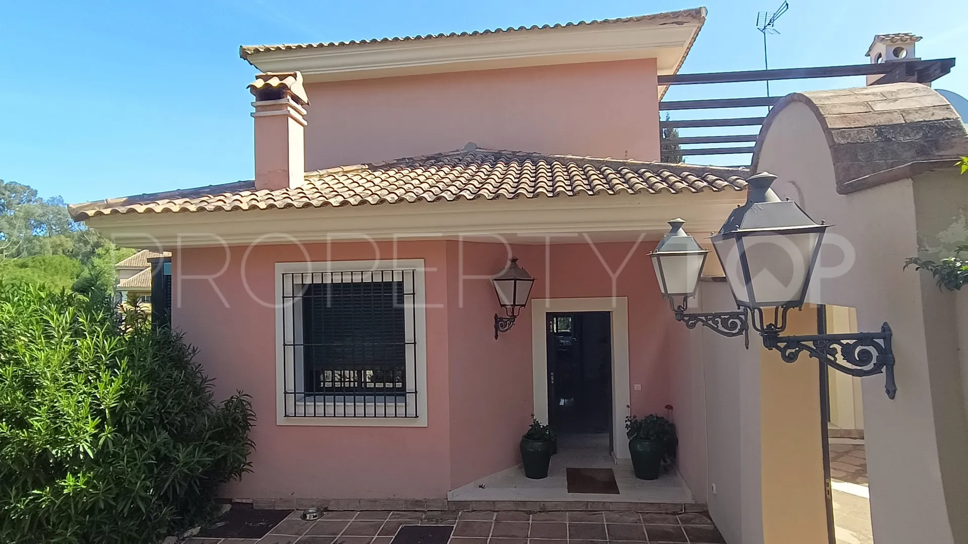 For sale villa in Zona F