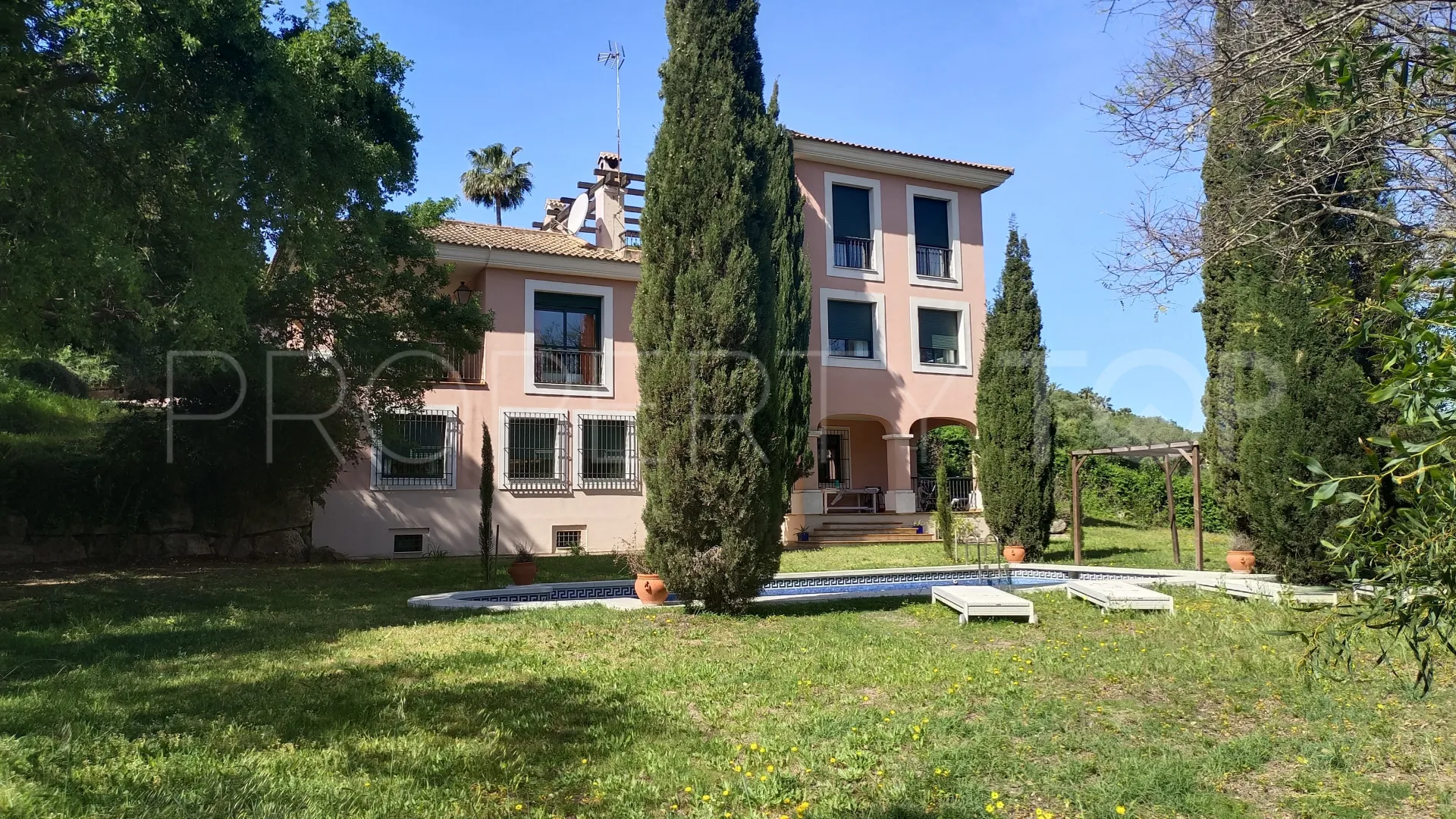 For sale villa in Zona F
