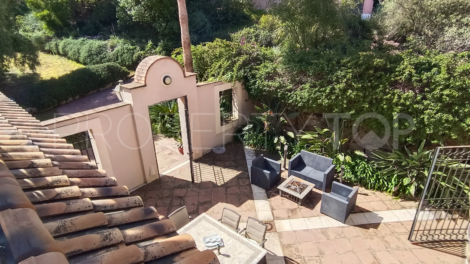 For sale villa in Zona F
