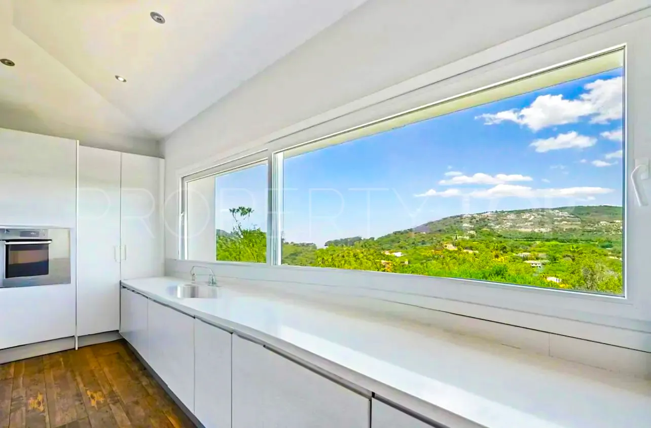 Se vende villa en Zona F con 4 dormitorios