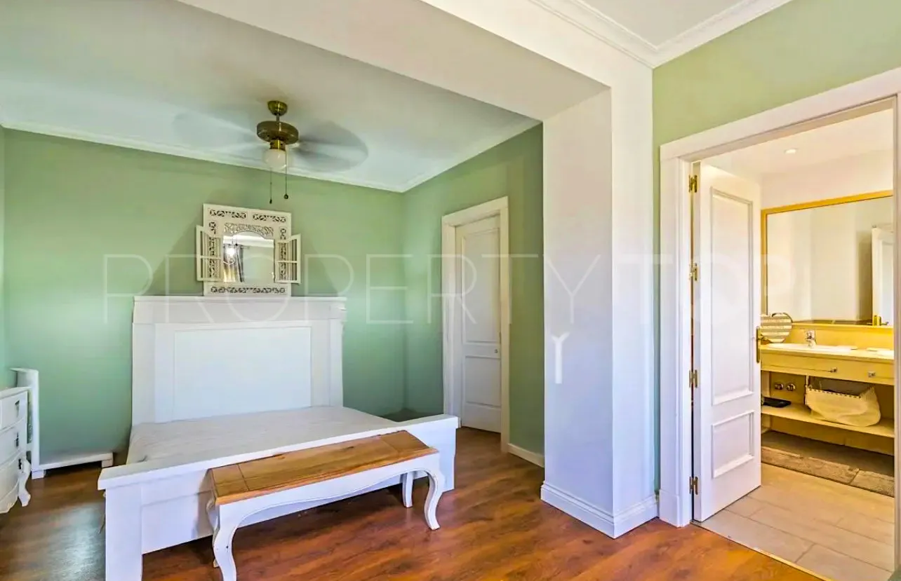 Se vende villa en Zona F con 4 dormitorios