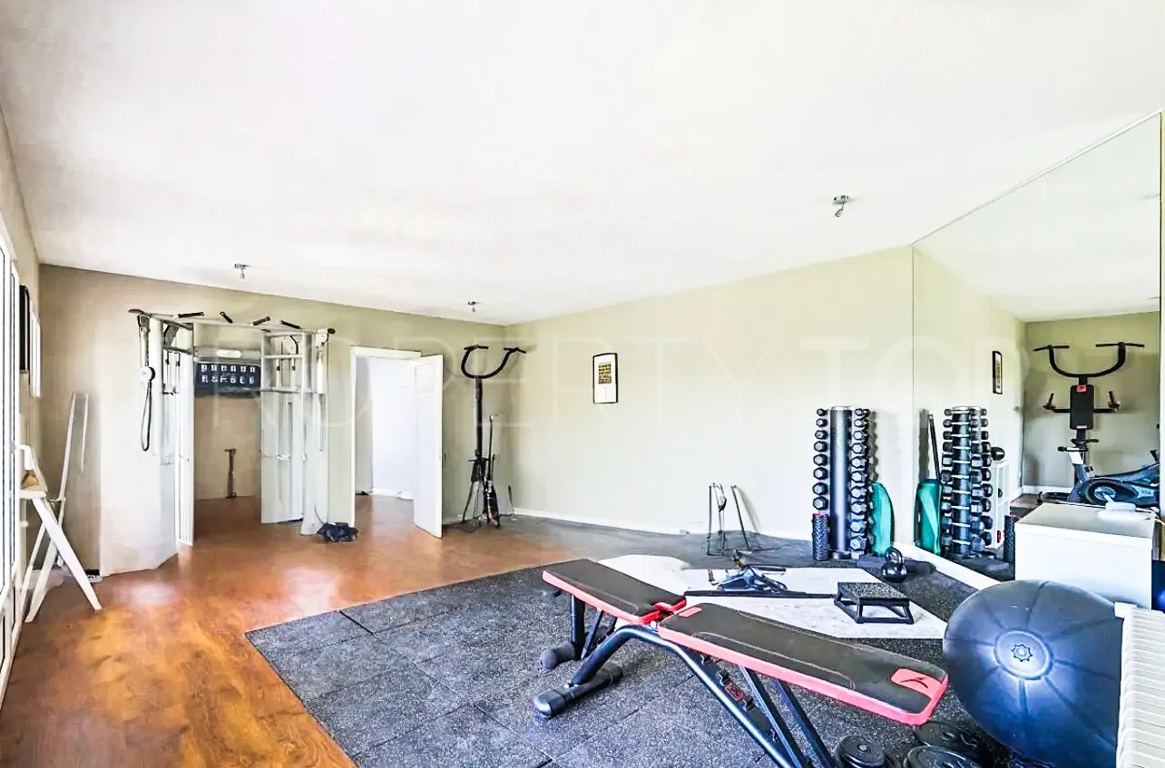 Se vende villa en Zona F con 4 dormitorios