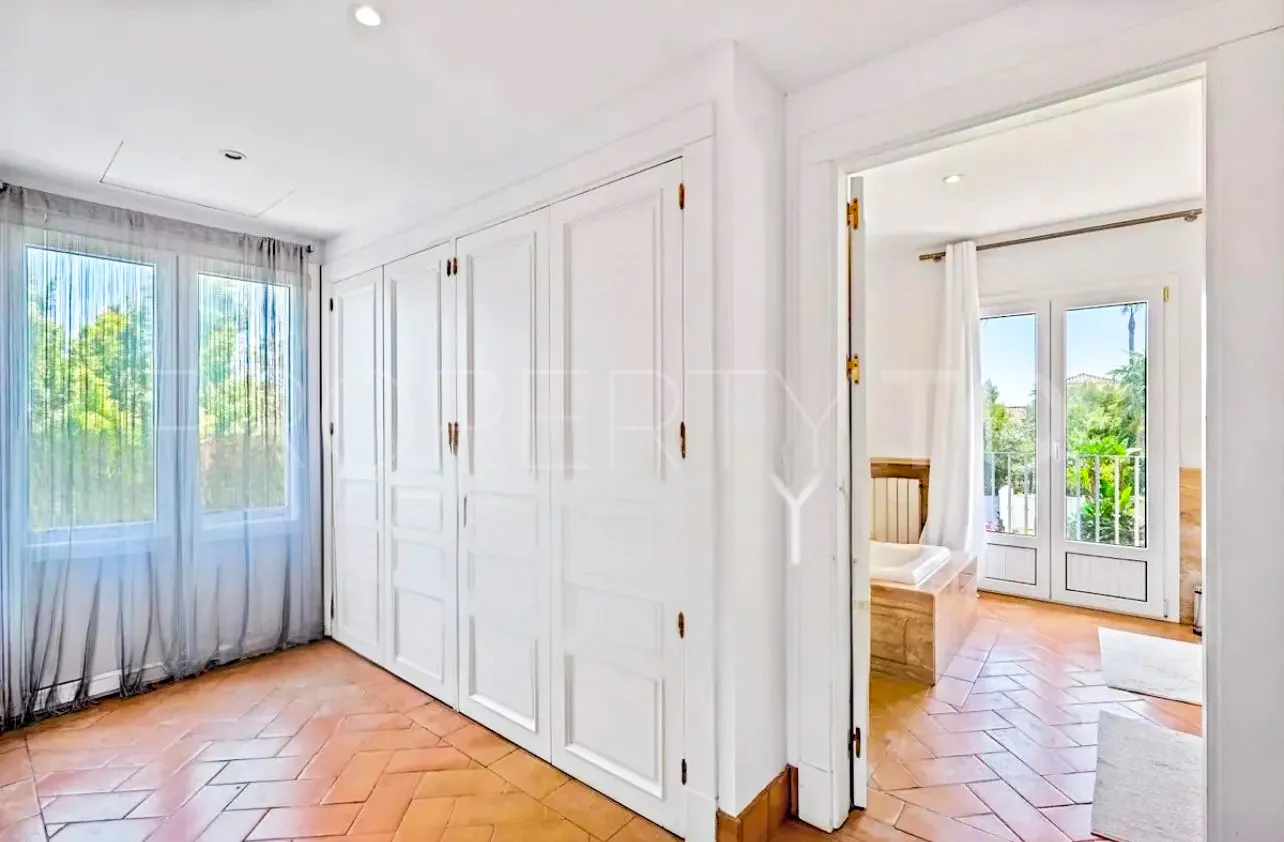 Se vende villa en Zona F con 4 dormitorios