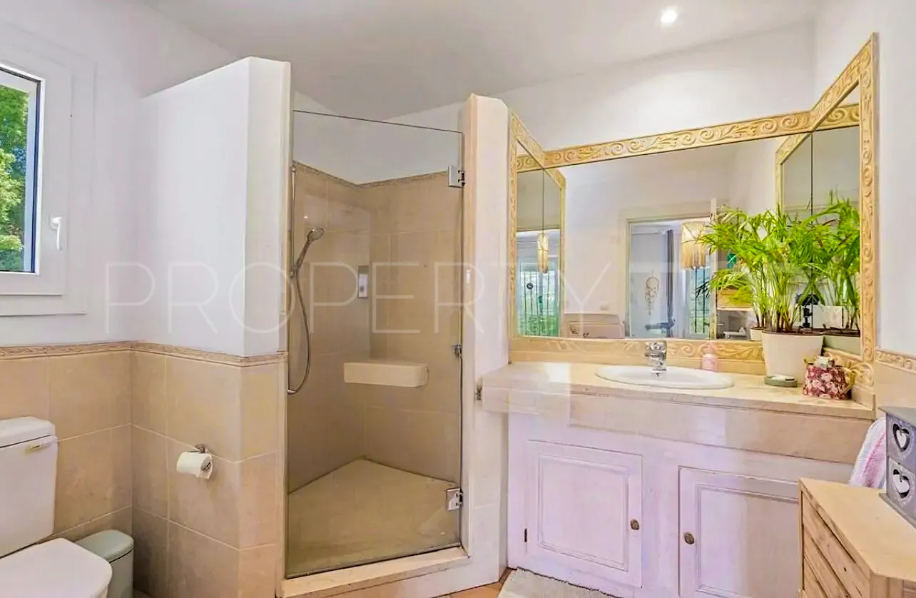Se vende villa en Zona F con 4 dormitorios