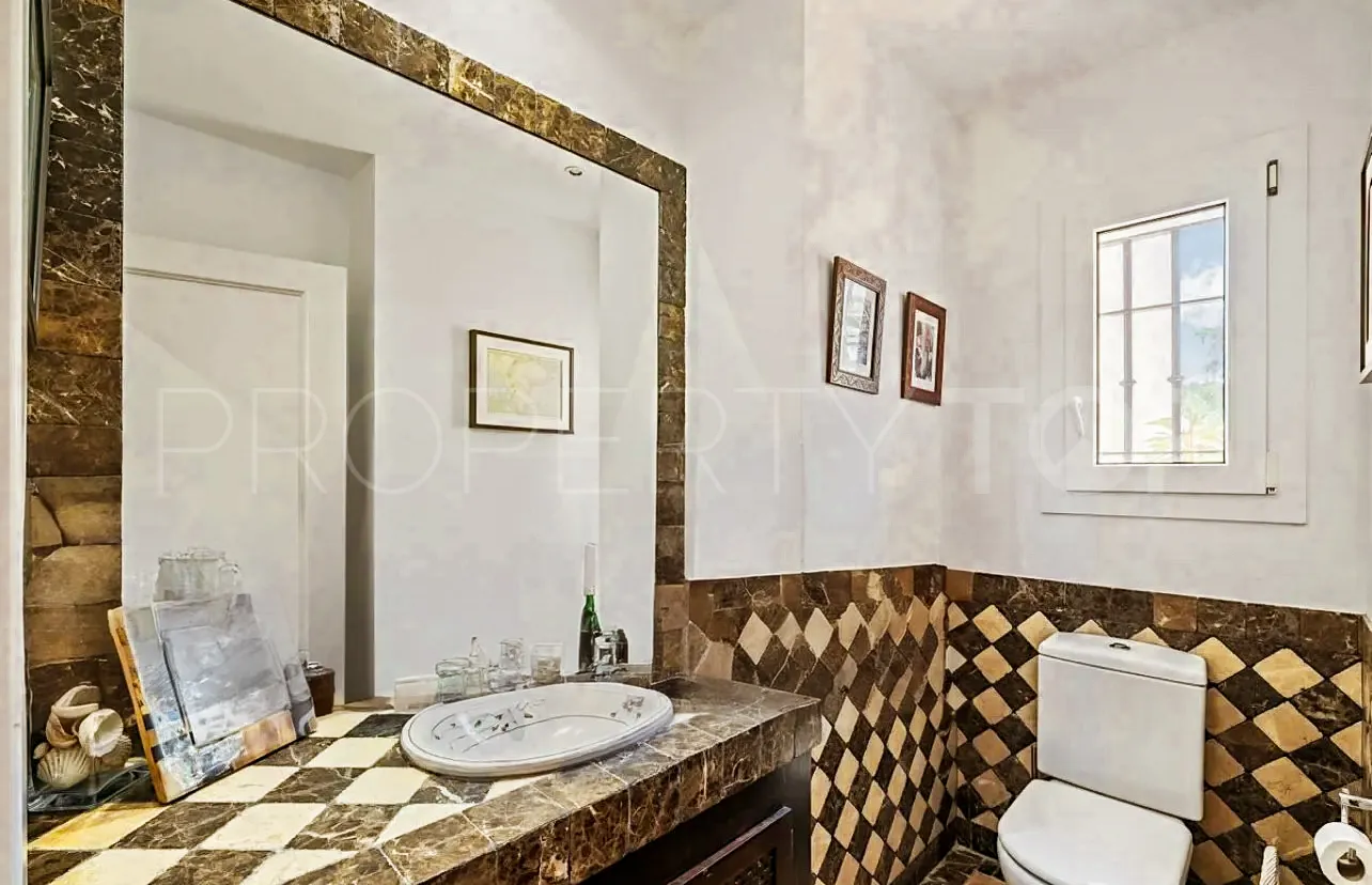 Se vende villa en Zona F con 4 dormitorios