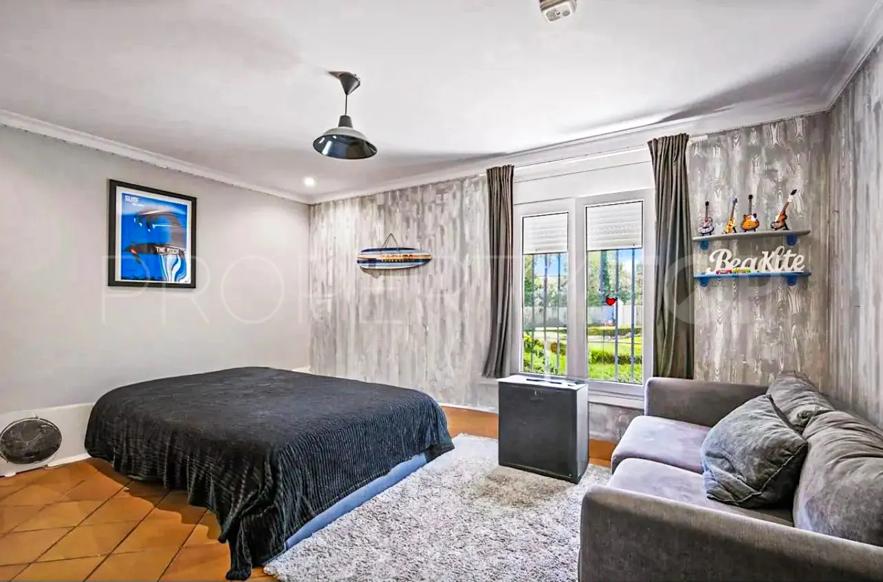 Se vende villa en Zona F con 4 dormitorios