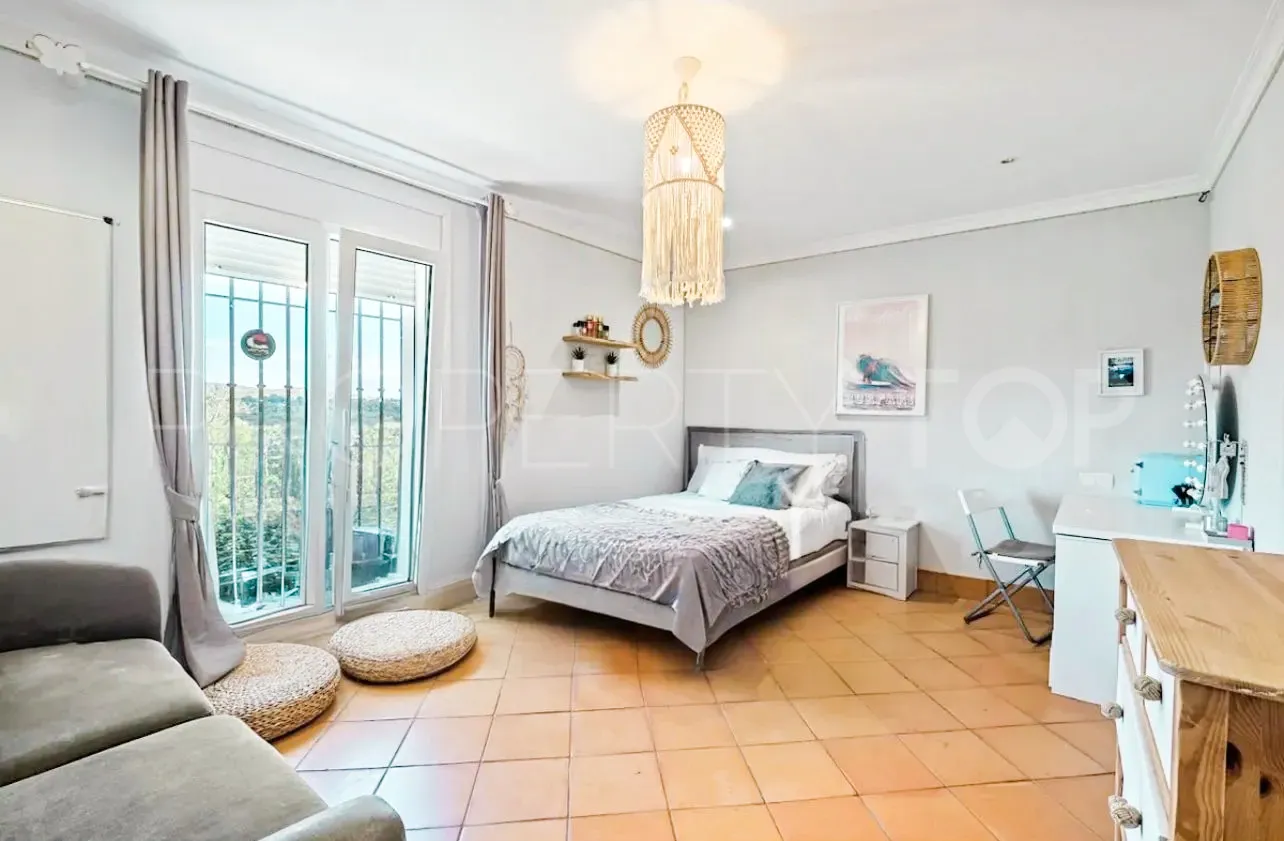 Se vende villa en Zona F con 4 dormitorios