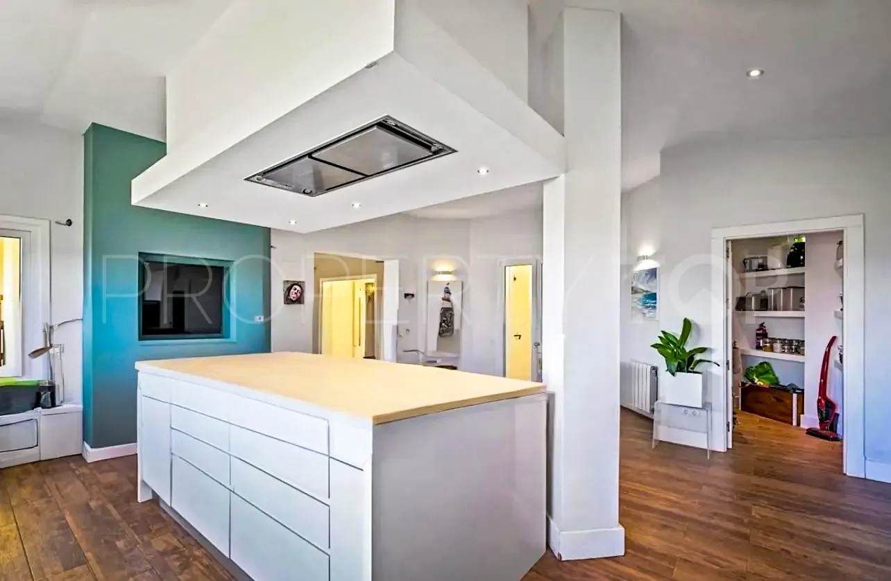 Se vende villa en Zona F con 4 dormitorios