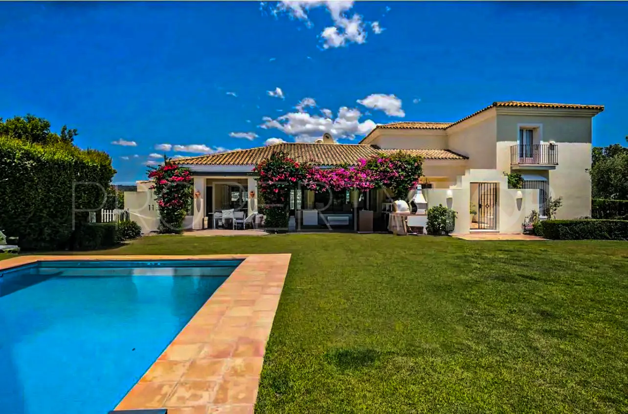 Se vende villa en Zona F con 4 dormitorios