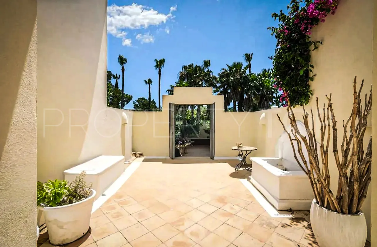 Se vende villa en Zona F con 4 dormitorios