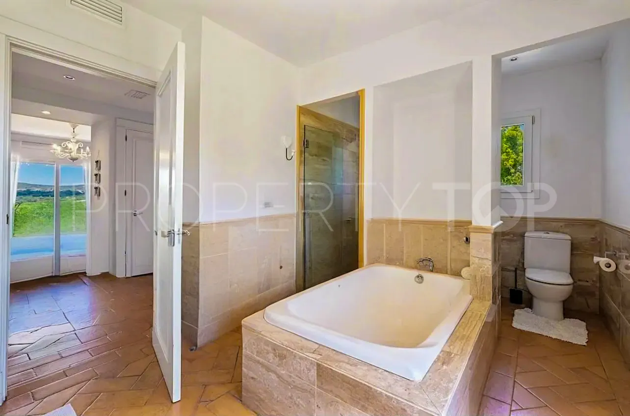 Se vende villa en Zona F con 4 dormitorios
