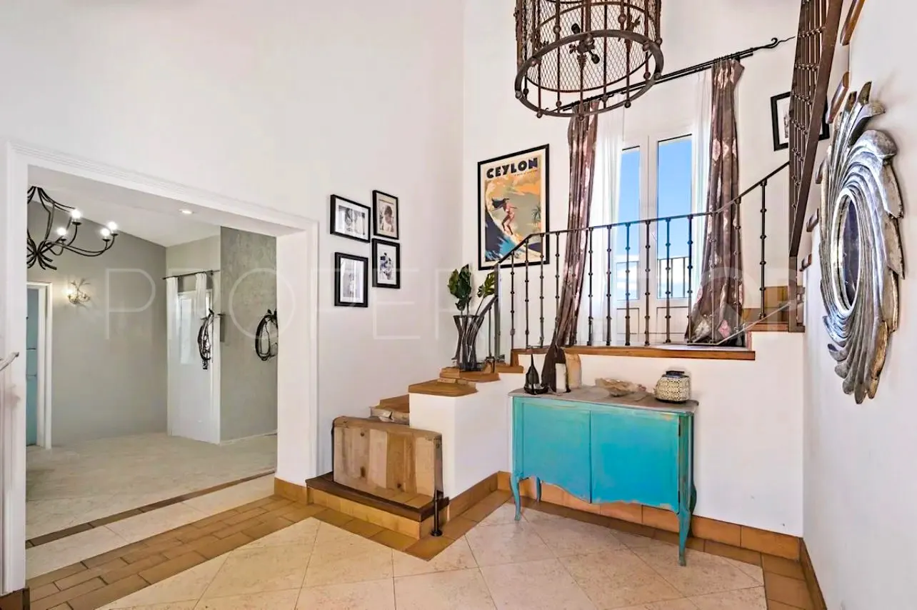 Se vende villa en Zona F con 4 dormitorios