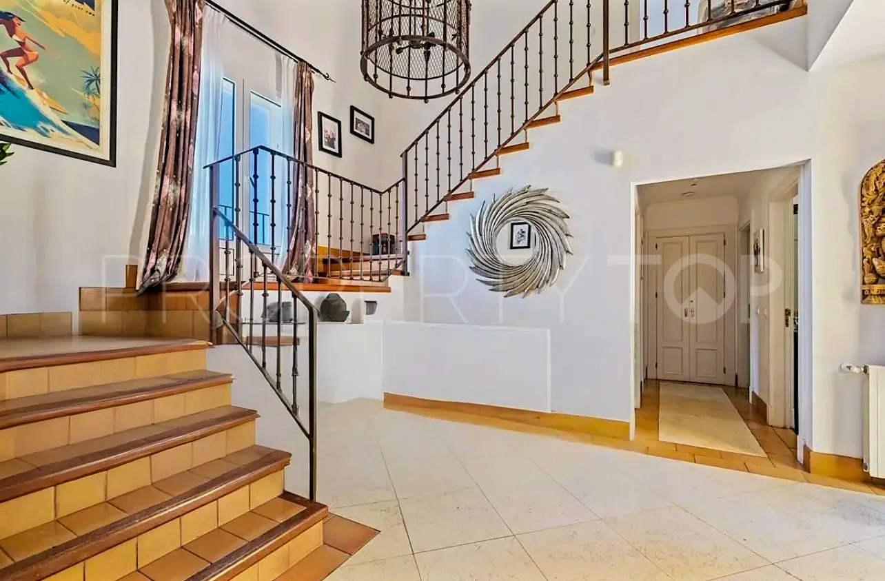 Se vende villa en Zona F con 4 dormitorios