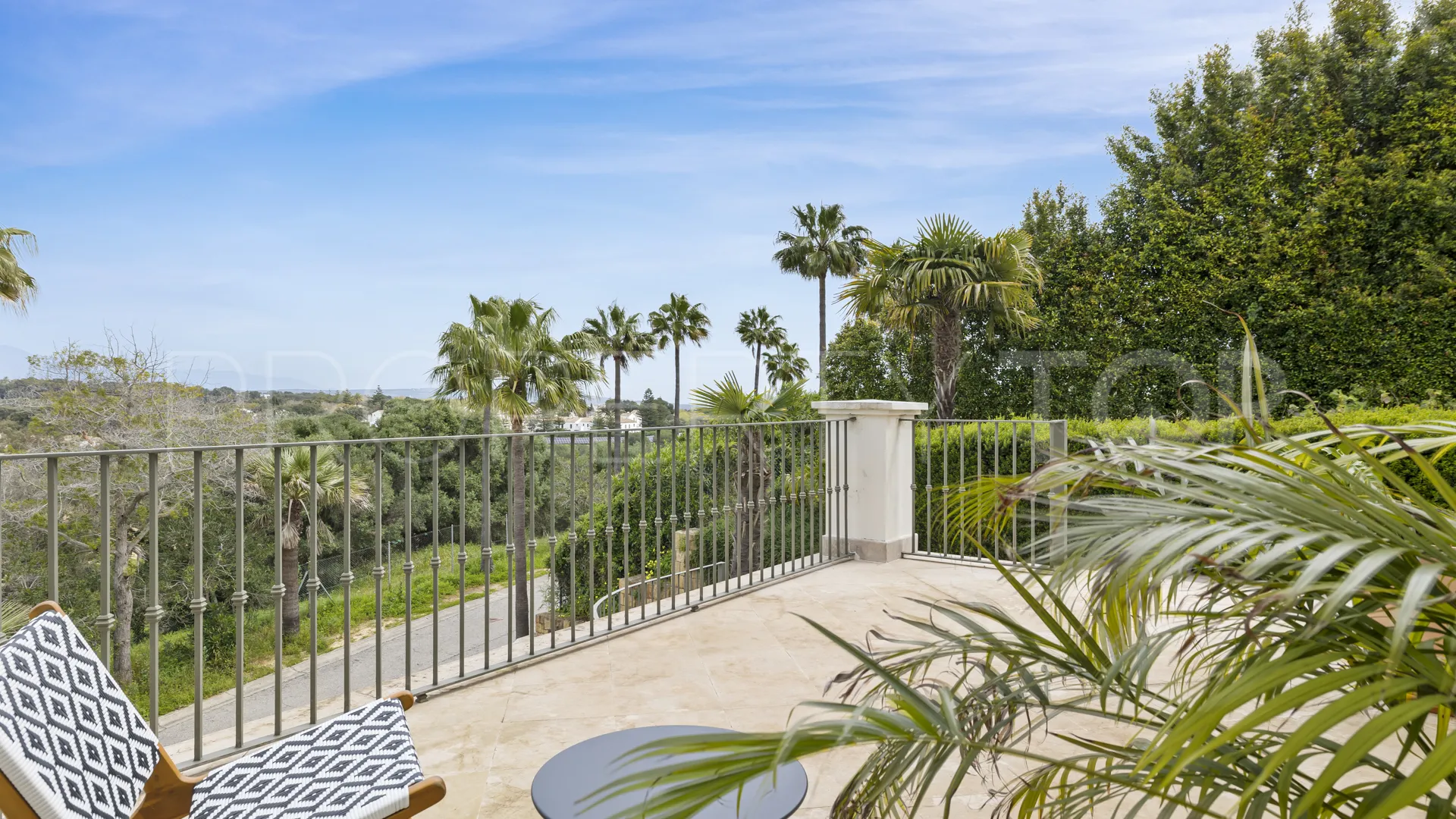 Villa for sale in Zona F with 5 bedrooms