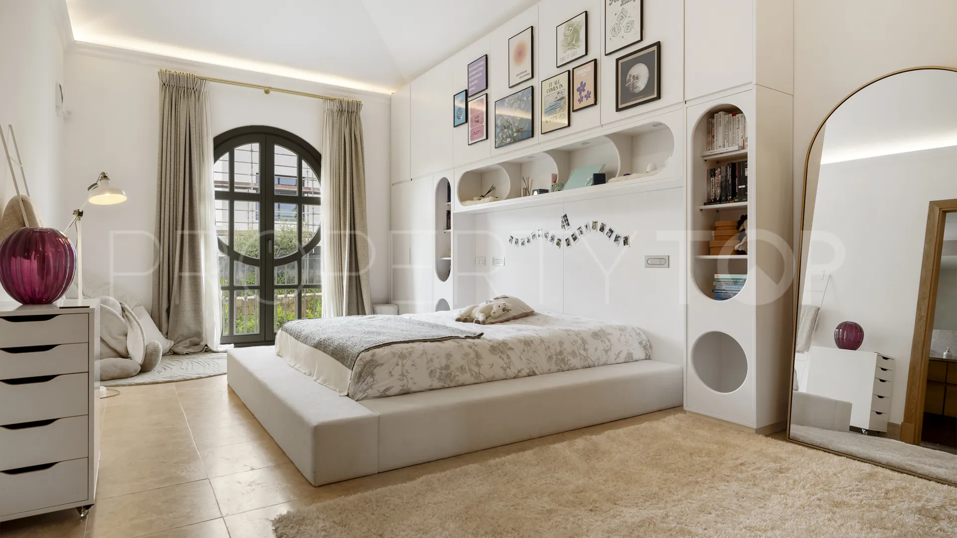 Villa for sale in Zona F with 5 bedrooms