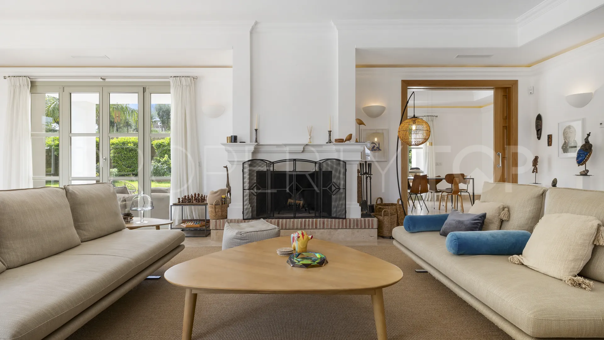 Villa for sale in Zona F with 5 bedrooms