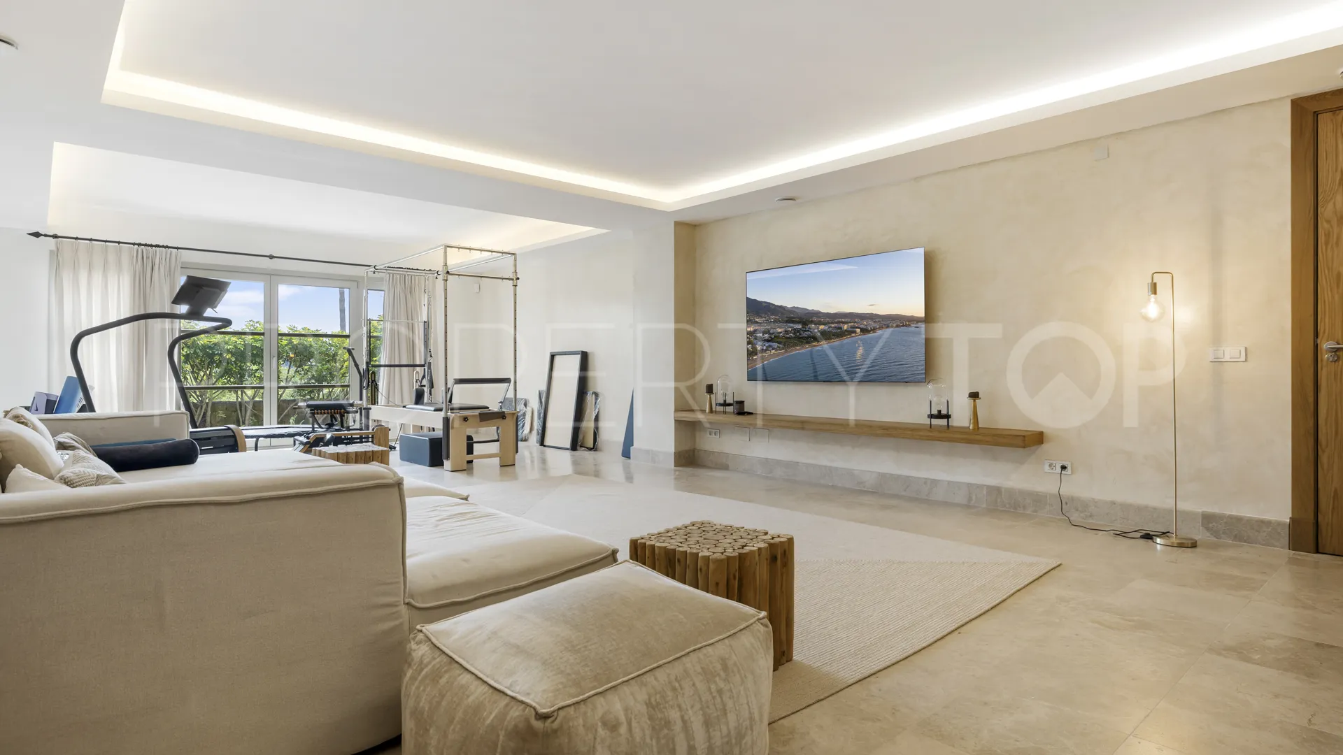 Villa for sale in Zona F with 5 bedrooms