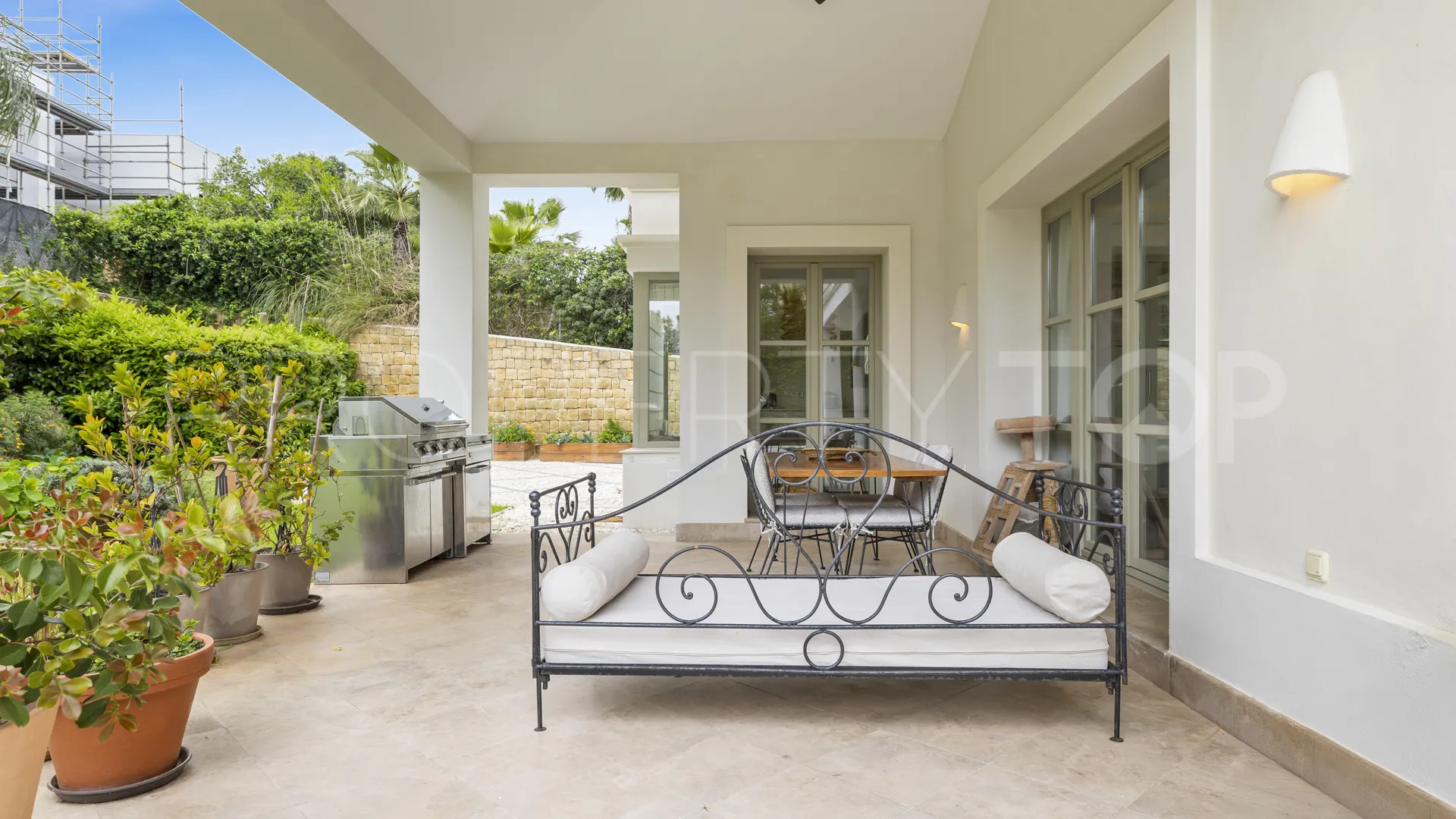 Villa for sale in Zona F with 5 bedrooms