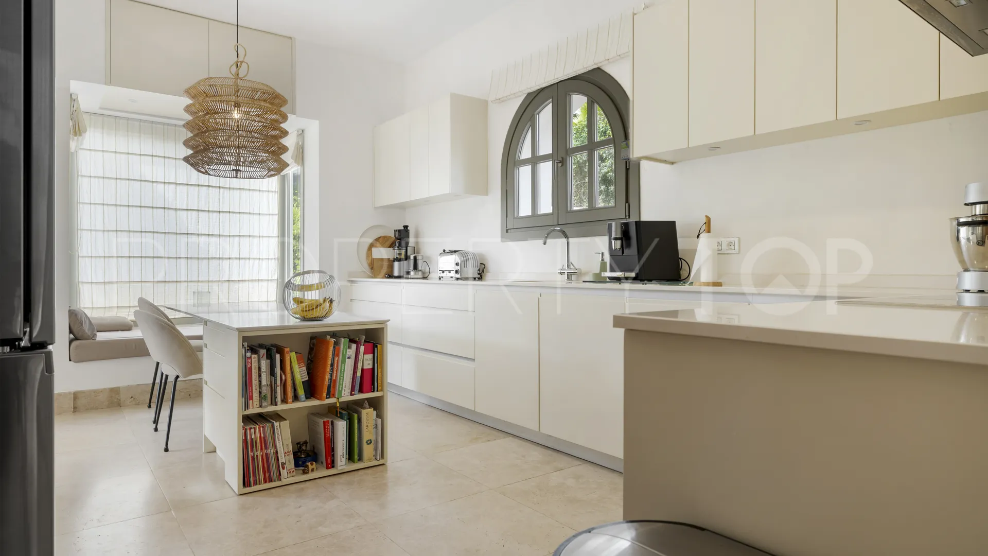 Villa for sale in Zona F with 5 bedrooms