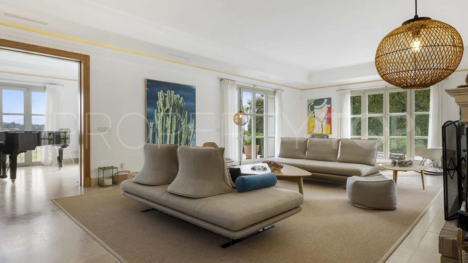 Villa for sale in Zona F with 5 bedrooms
