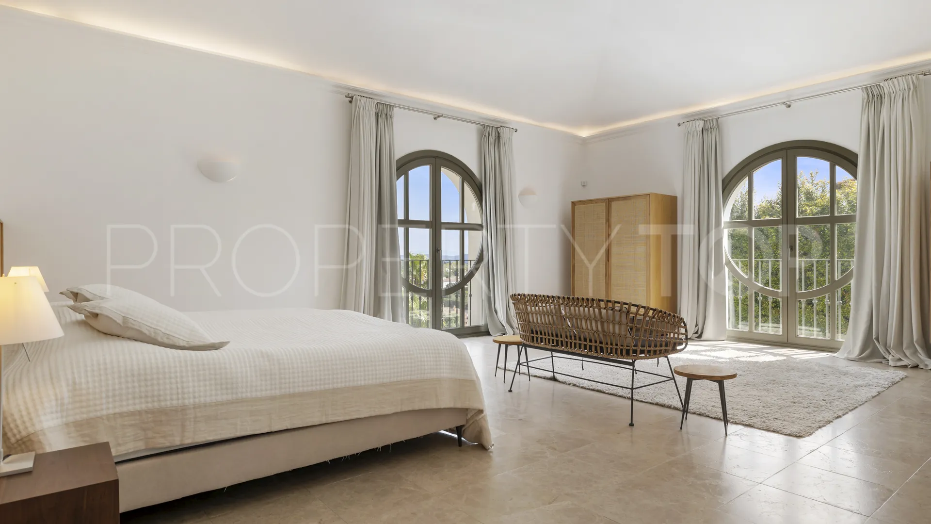 Villa for sale in Zona F with 5 bedrooms