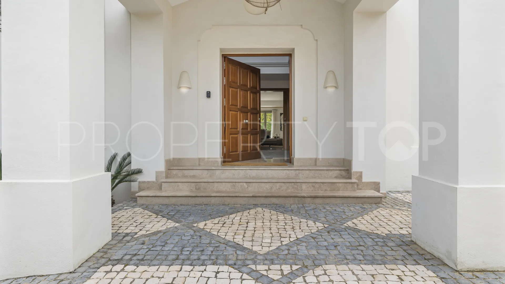 Villa for sale in Zona F with 5 bedrooms